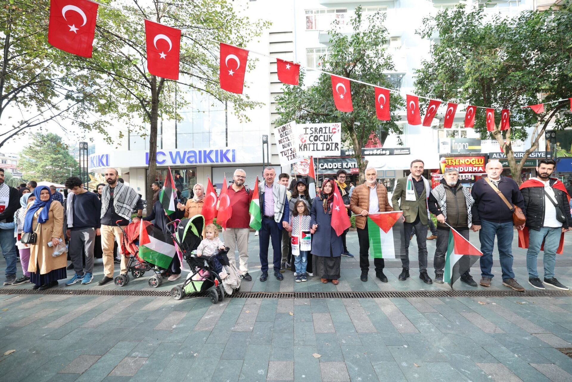 Kocaeli’de yüzlerce metrelik insan zinciri! - Resim : 7