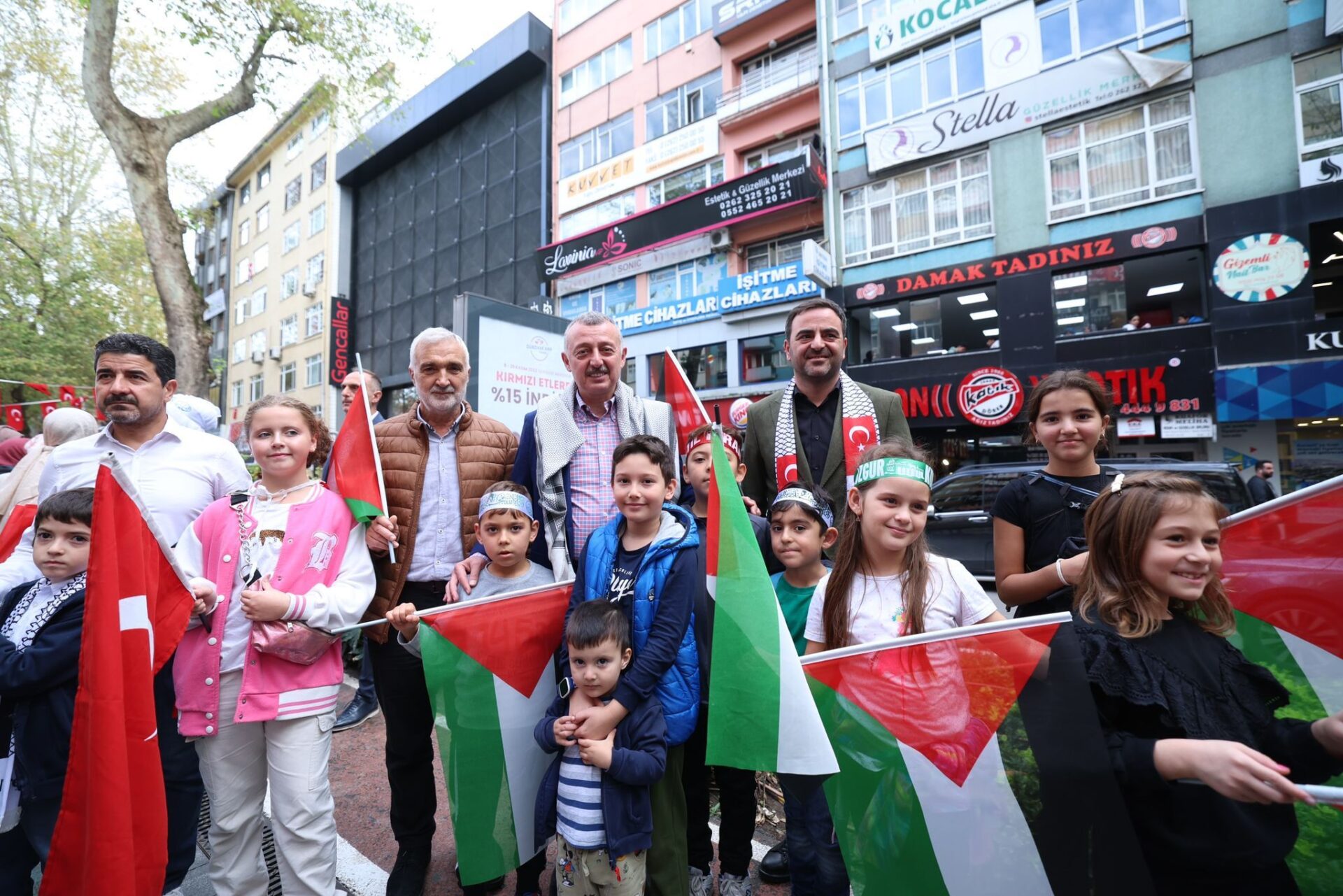 Kocaeli’de yüzlerce metrelik insan zinciri! - Resim : 11