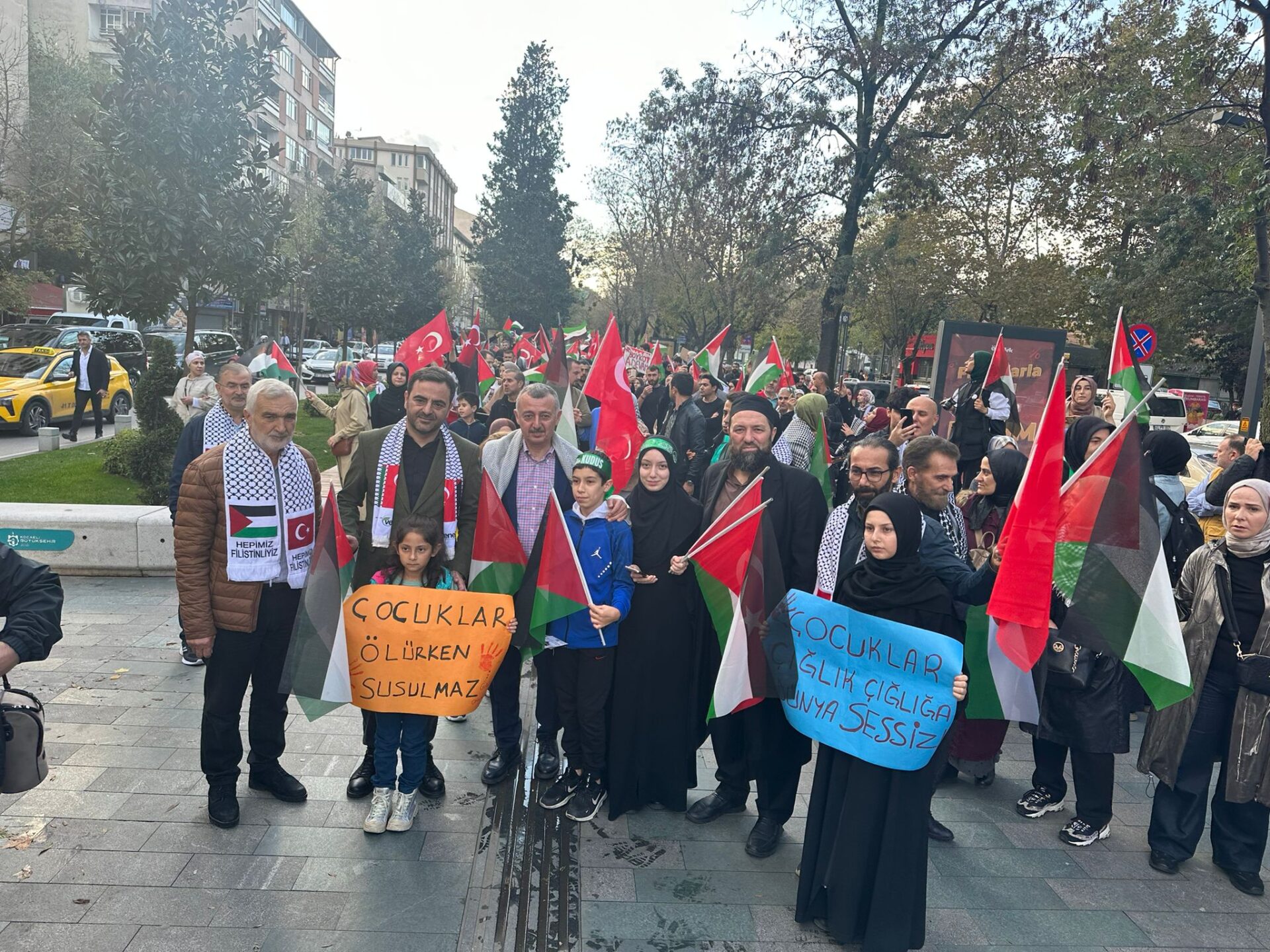 Kocaeli’de yüzlerce metrelik insan zinciri! - Resim : 12