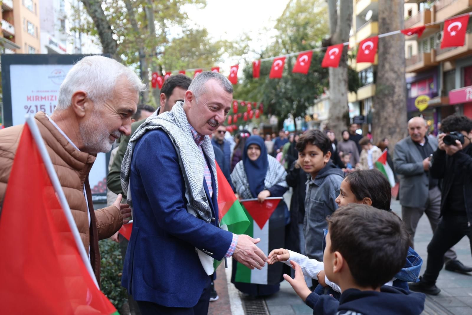 Kocaeli’de yüzlerce metrelik insan zinciri! - Resim : 15