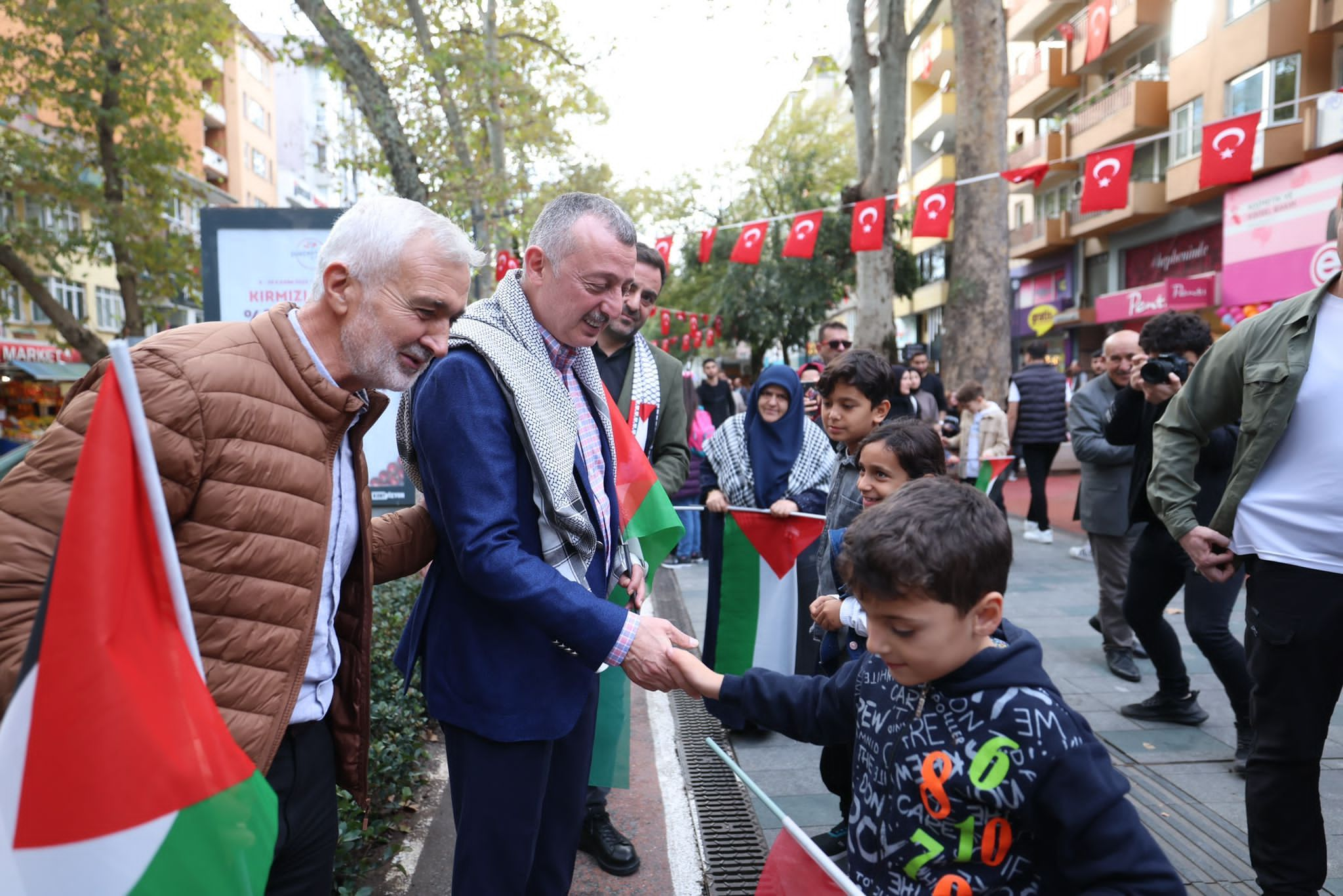 Kocaeli’de yüzlerce metrelik insan zinciri! - Resim : 17