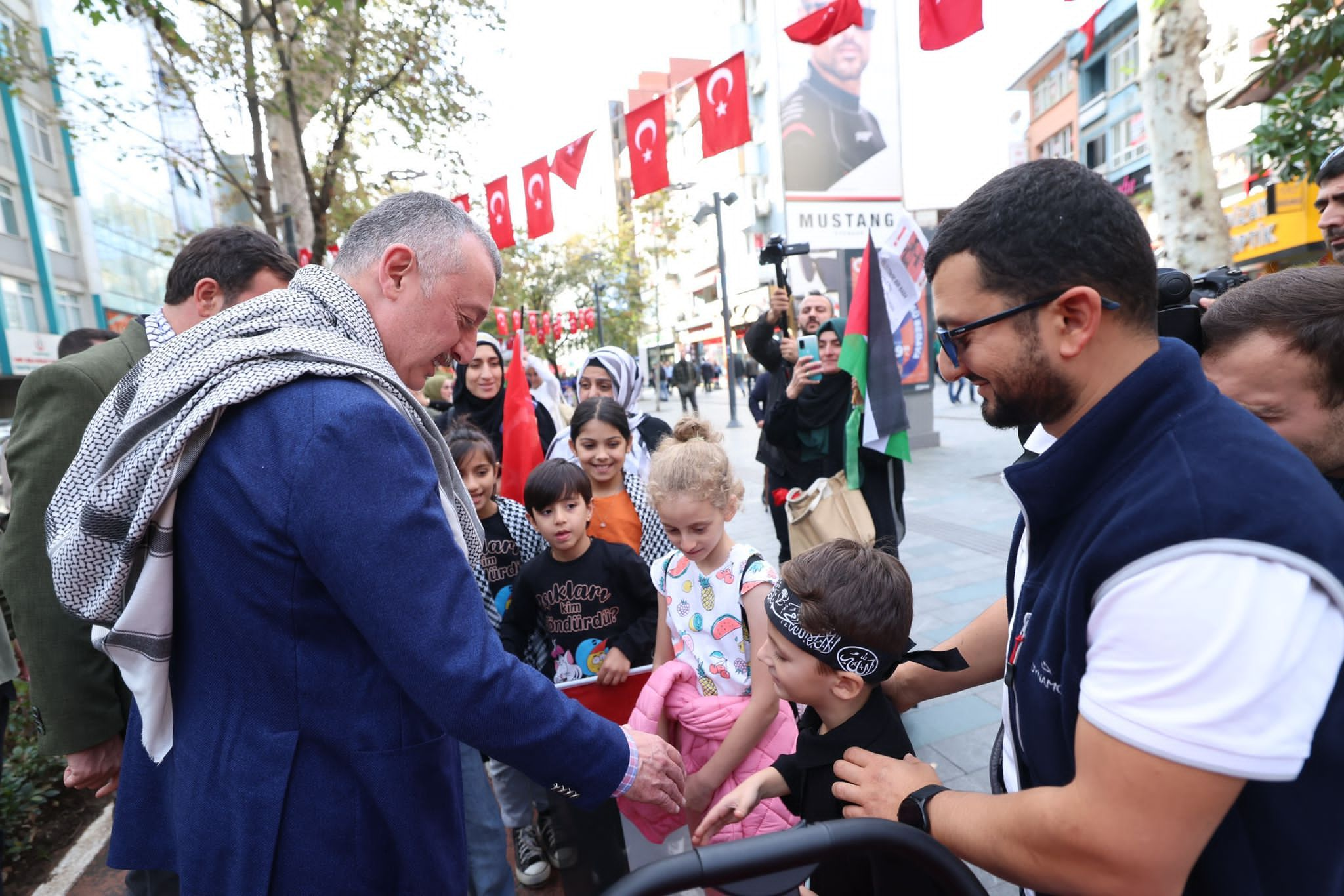 Kocaeli’de yüzlerce metrelik insan zinciri! - Resim : 22