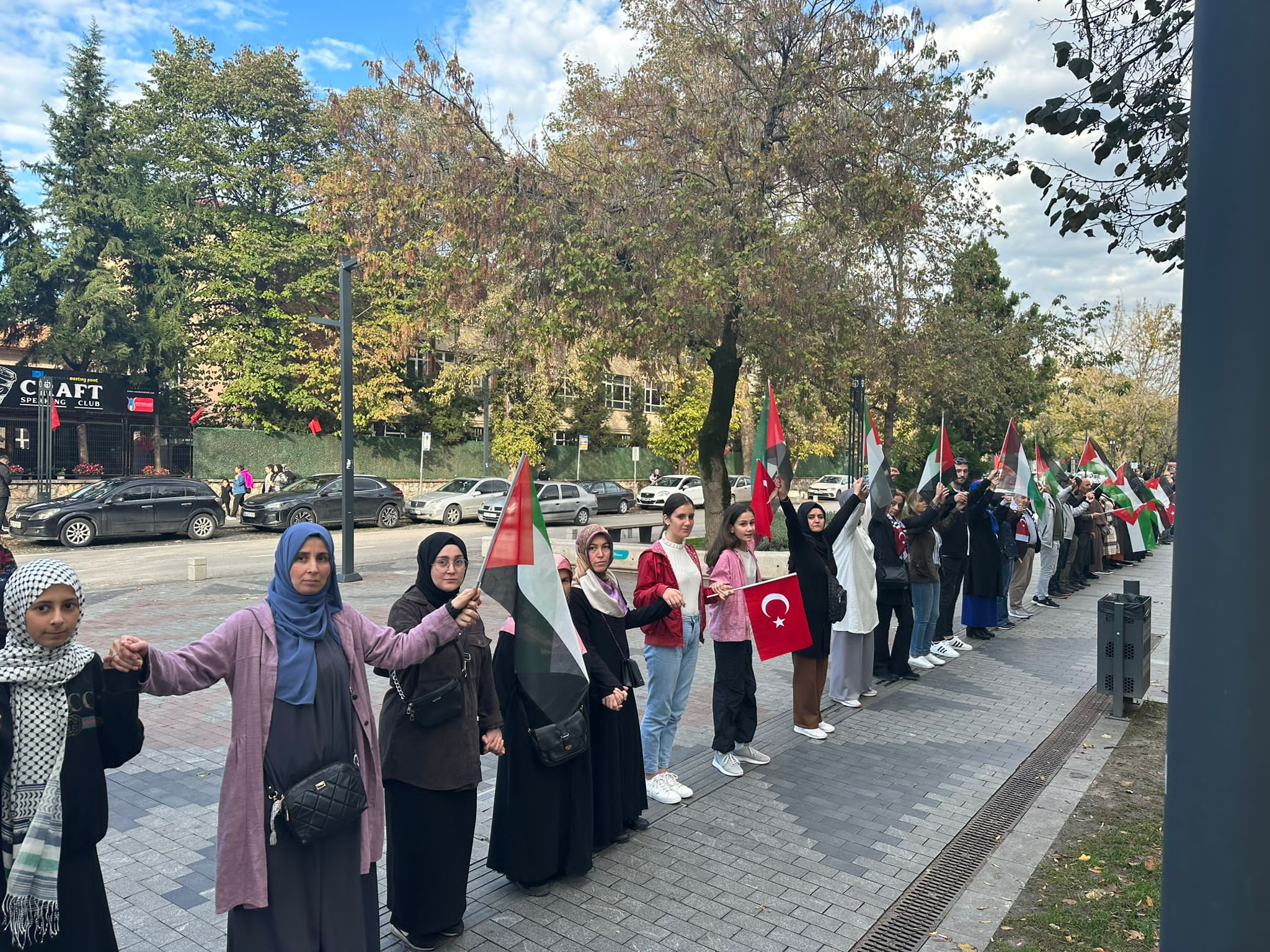 Kocaeli’de yüzlerce metrelik insan zinciri! - Resim : 24