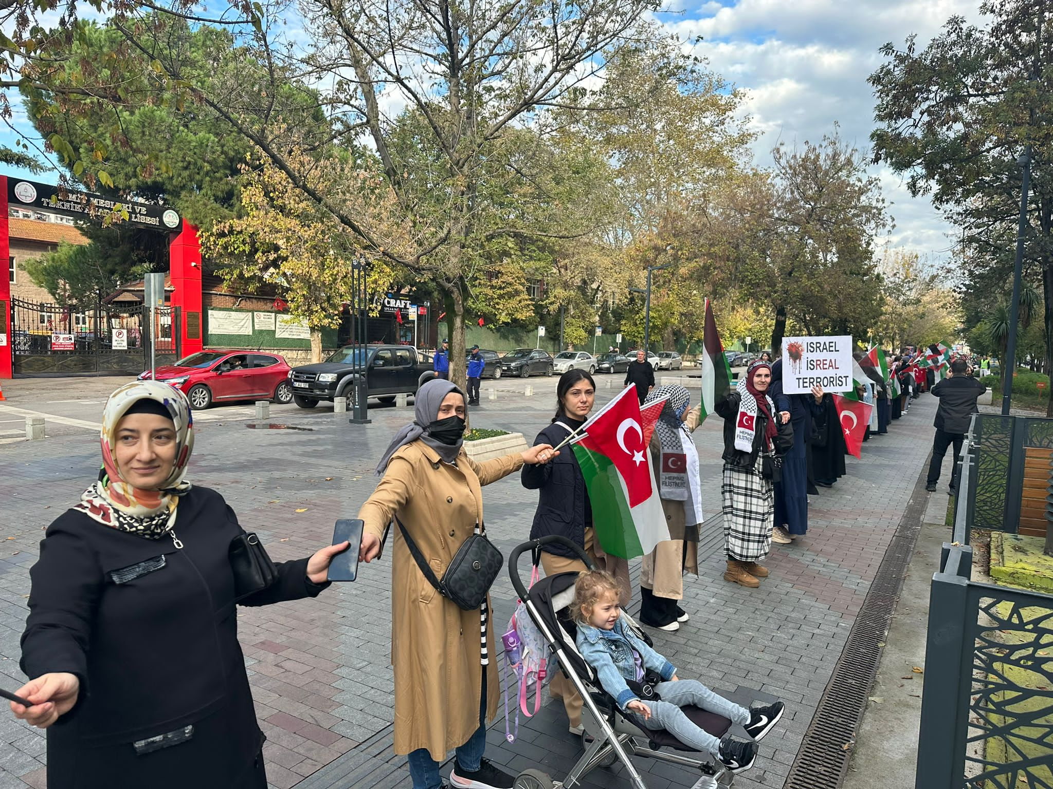 Kocaeli’de yüzlerce metrelik insan zinciri! - Resim : 27