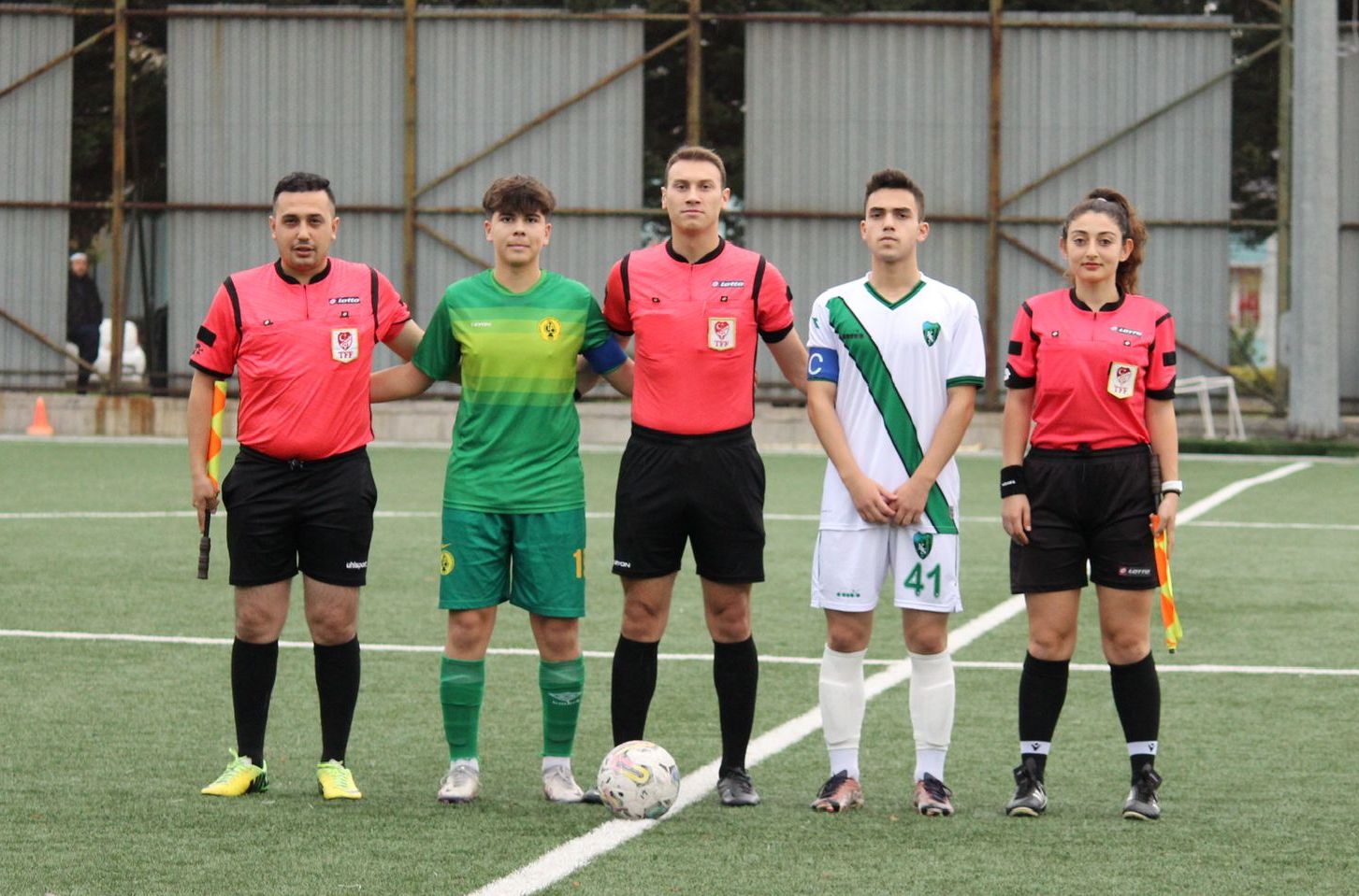 Nuri Çolak’lı Kocaelispor U-16 farklı başladı - Resim : 1