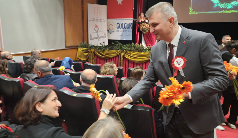 Başkan Sezer’den öğretmenlere çiçekli kutlama