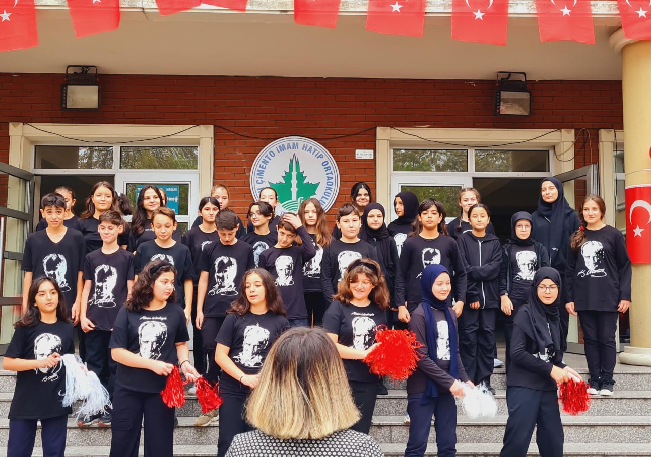 Nuh Çimento İmam Hatip Ortaokulu'nda coşkulu 29 Ekim gösterisi - Resim : 3