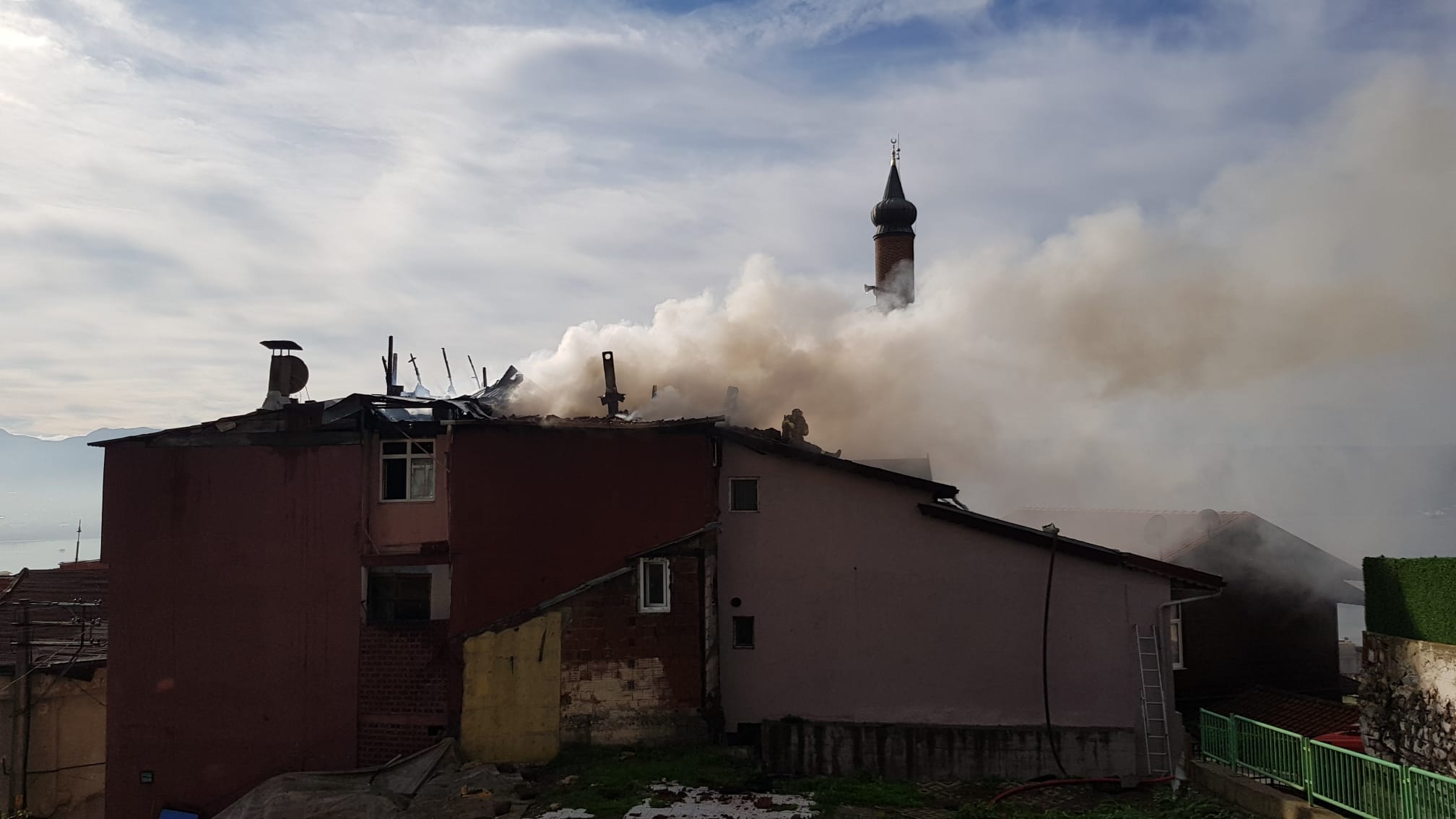 İzmit'te korkutan yangın! Yanan ev kullanılamaz hale geldi - Resim : 3