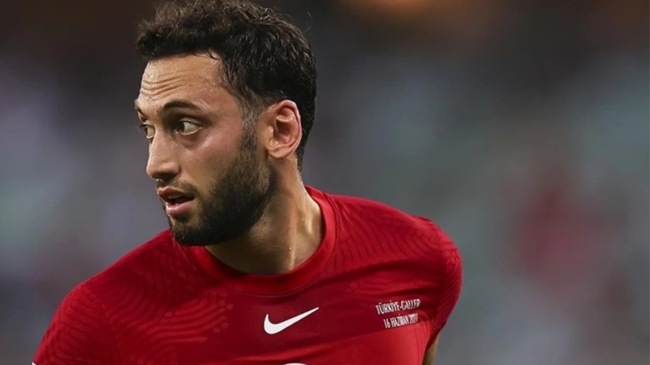 Futbol gündemi bunu konuşuyor! Milli futbolcu Hakan Çalhanoğlu’nun sosyal medya paylaşımı gündem oldu!