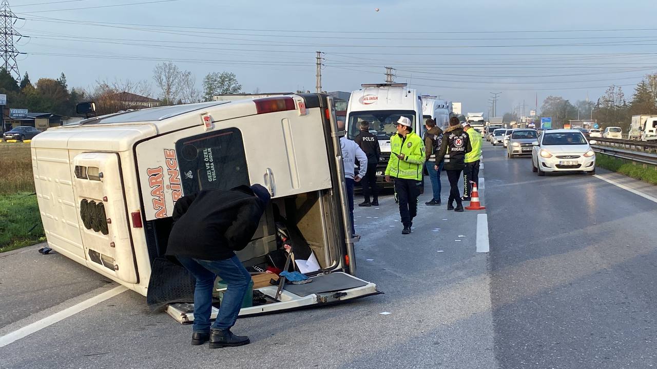 Otomobil yolcu minibüsüne çarptı, ortalık savaş alanına döndü: 17 yaralı - Resim : 2