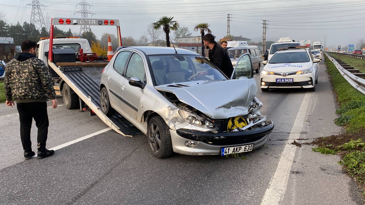 Otomobil yolcu minibüsüne çarptı, ortalık savaş alanına döndü: 17 yaralı - Resim : 4