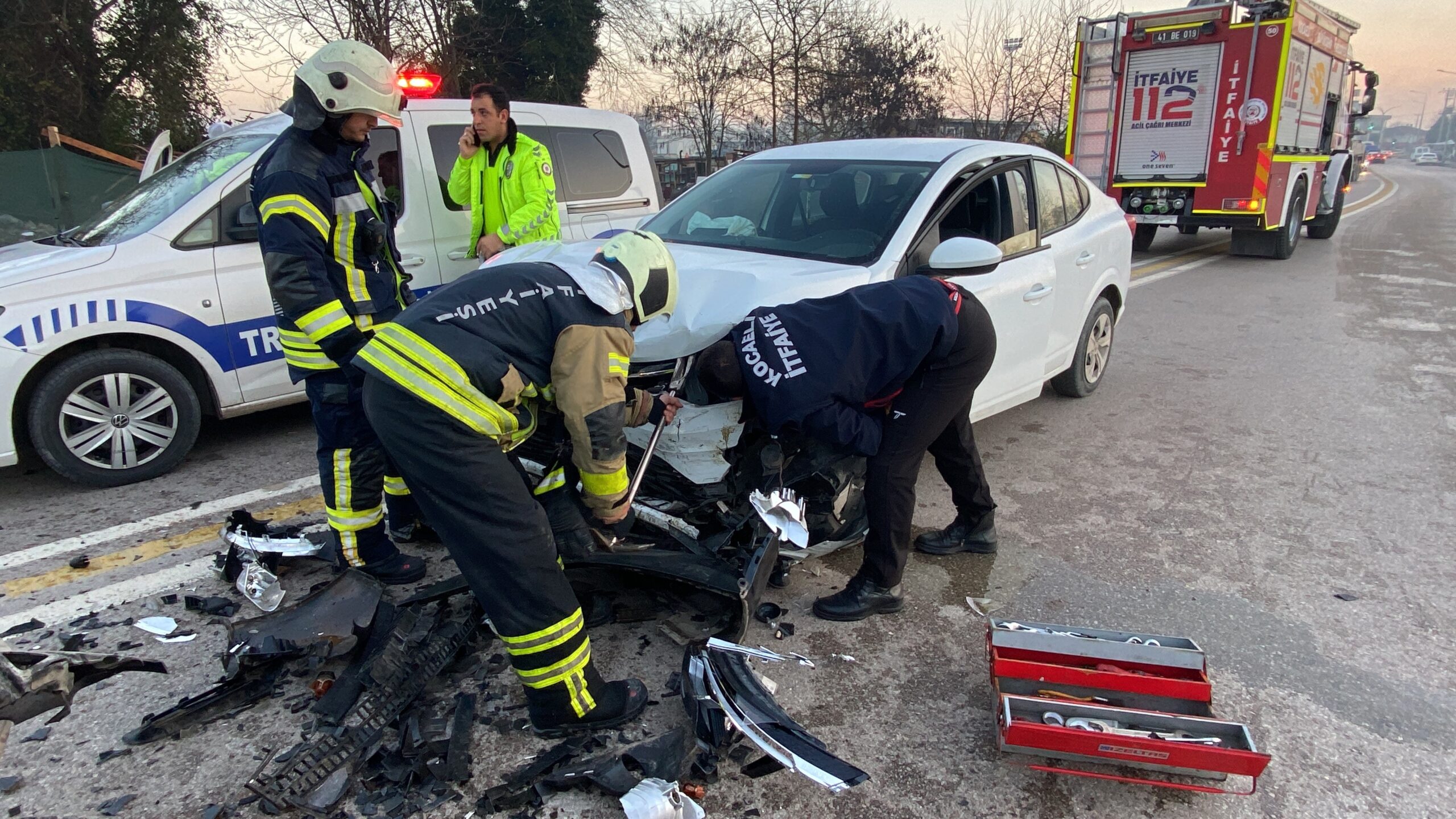 Başiskele'de feci kaza: 2'si çocuk, 4 yaralı! - Resim : 1