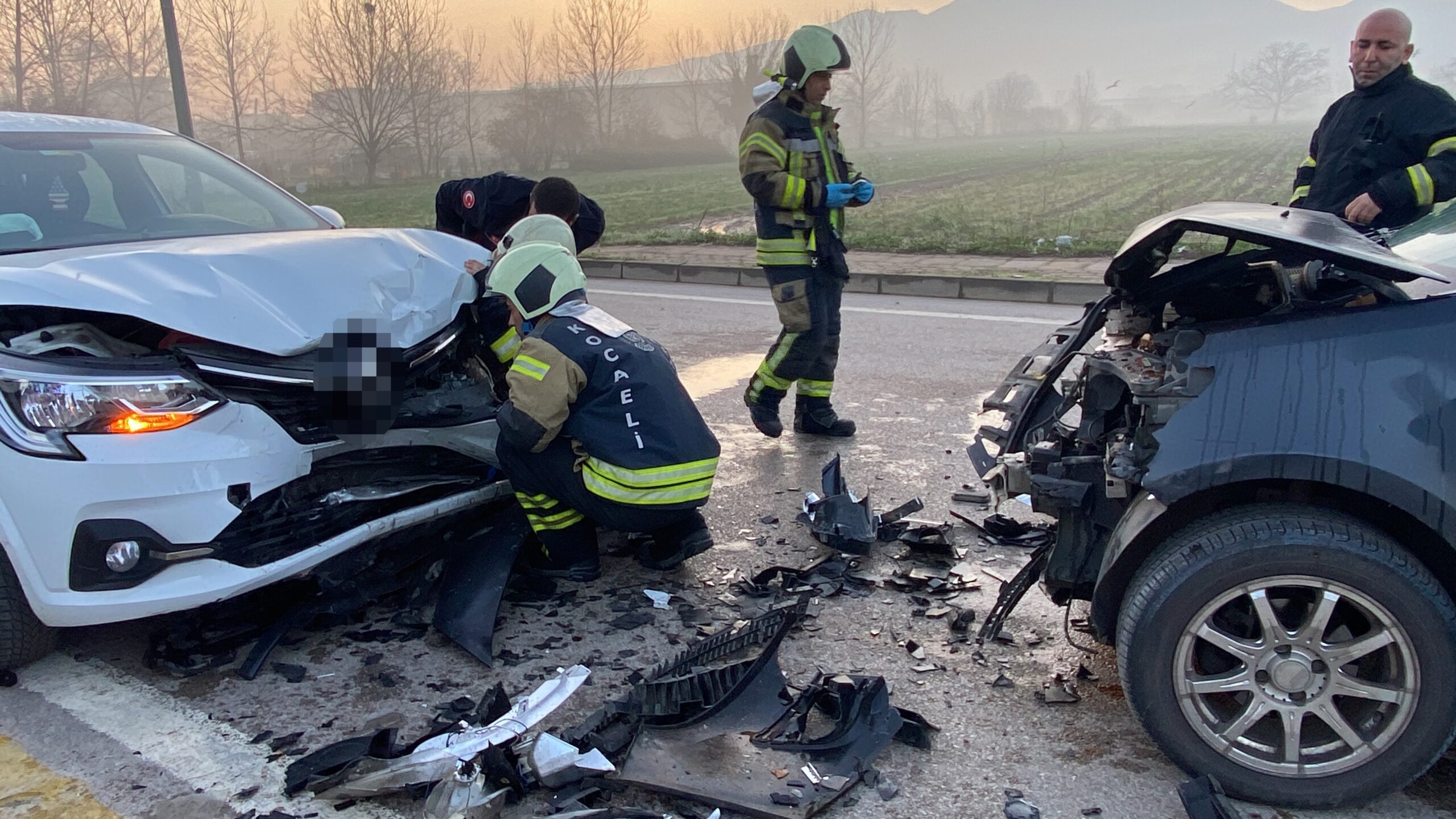 Başiskele'de feci kaza: 2'si çocuk, 4 yaralı! - Resim : 2