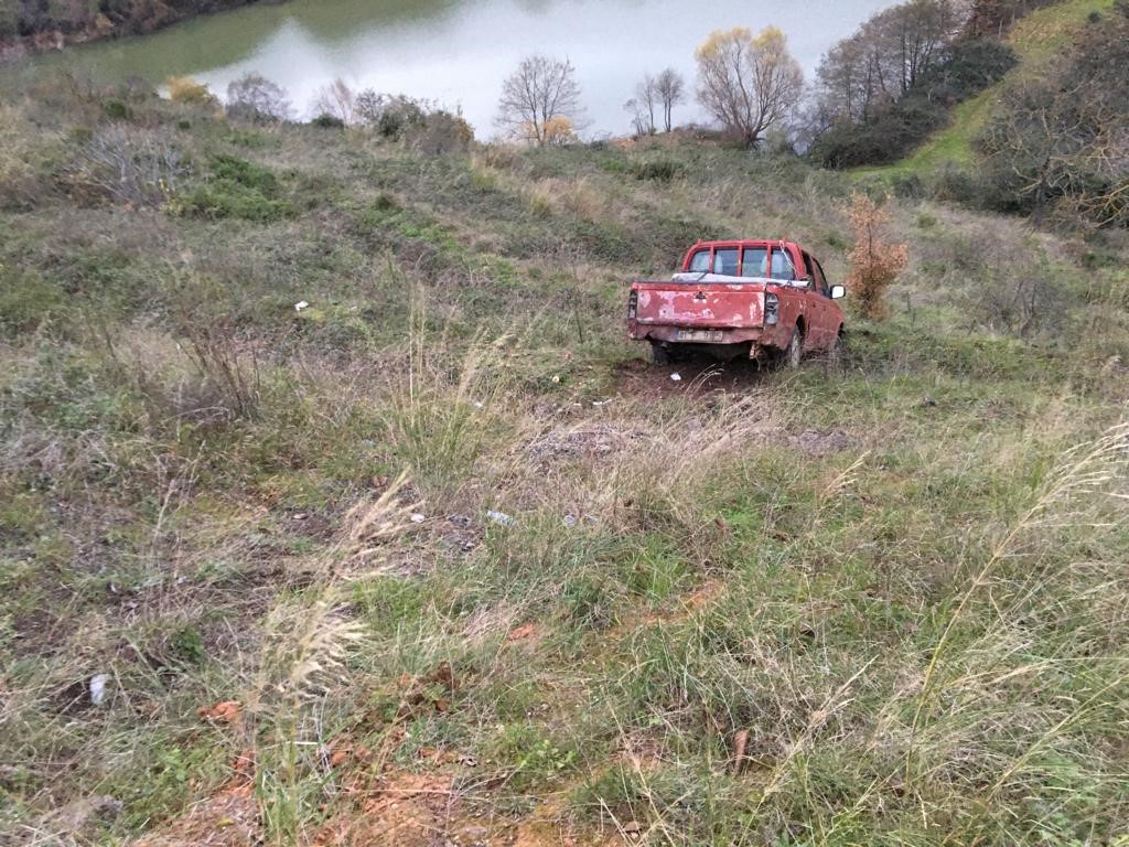 Kocaeli haber- Körfez'de aracıyla 100 metre uçurumdan aşağı uçtu - Resim : 4