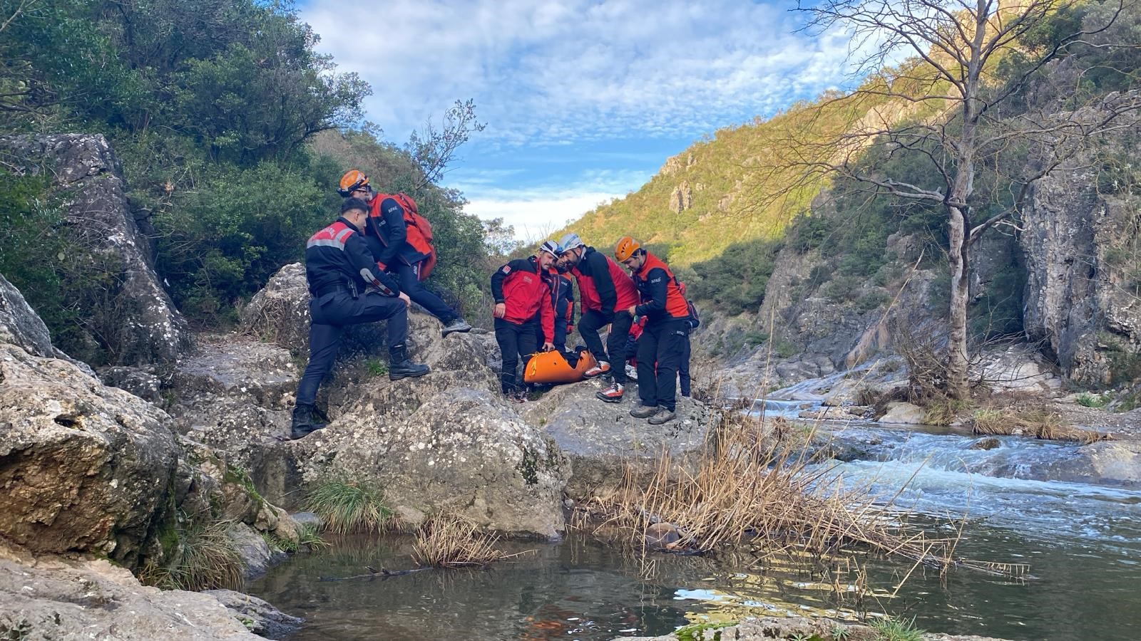 Gebze’deki kanyonda sıkıntılı saatler! Seferber oldular… - Resim : 1