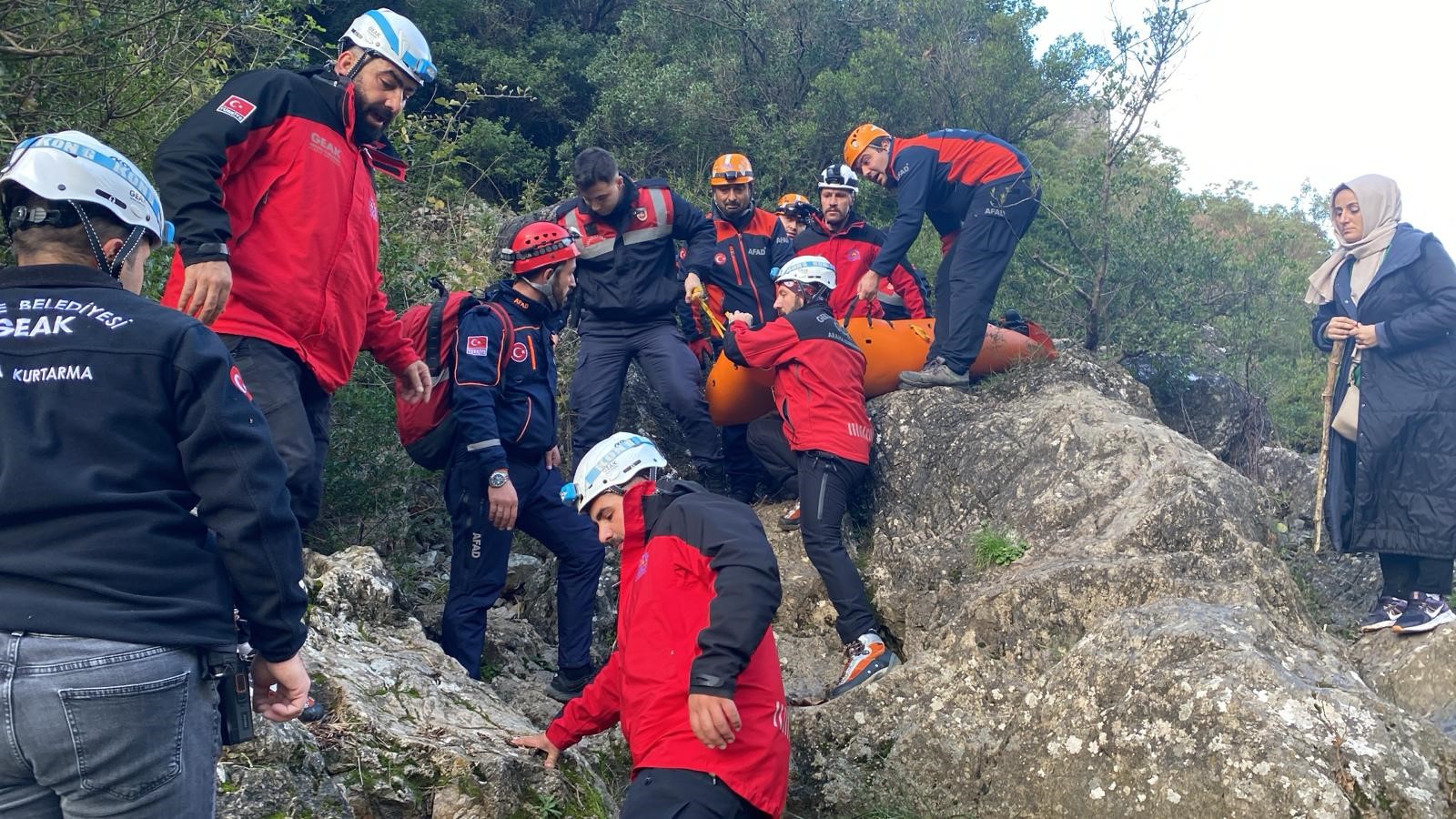 Gebze’deki kanyonda sıkıntılı saatler! Seferber oldular… - Resim : 4