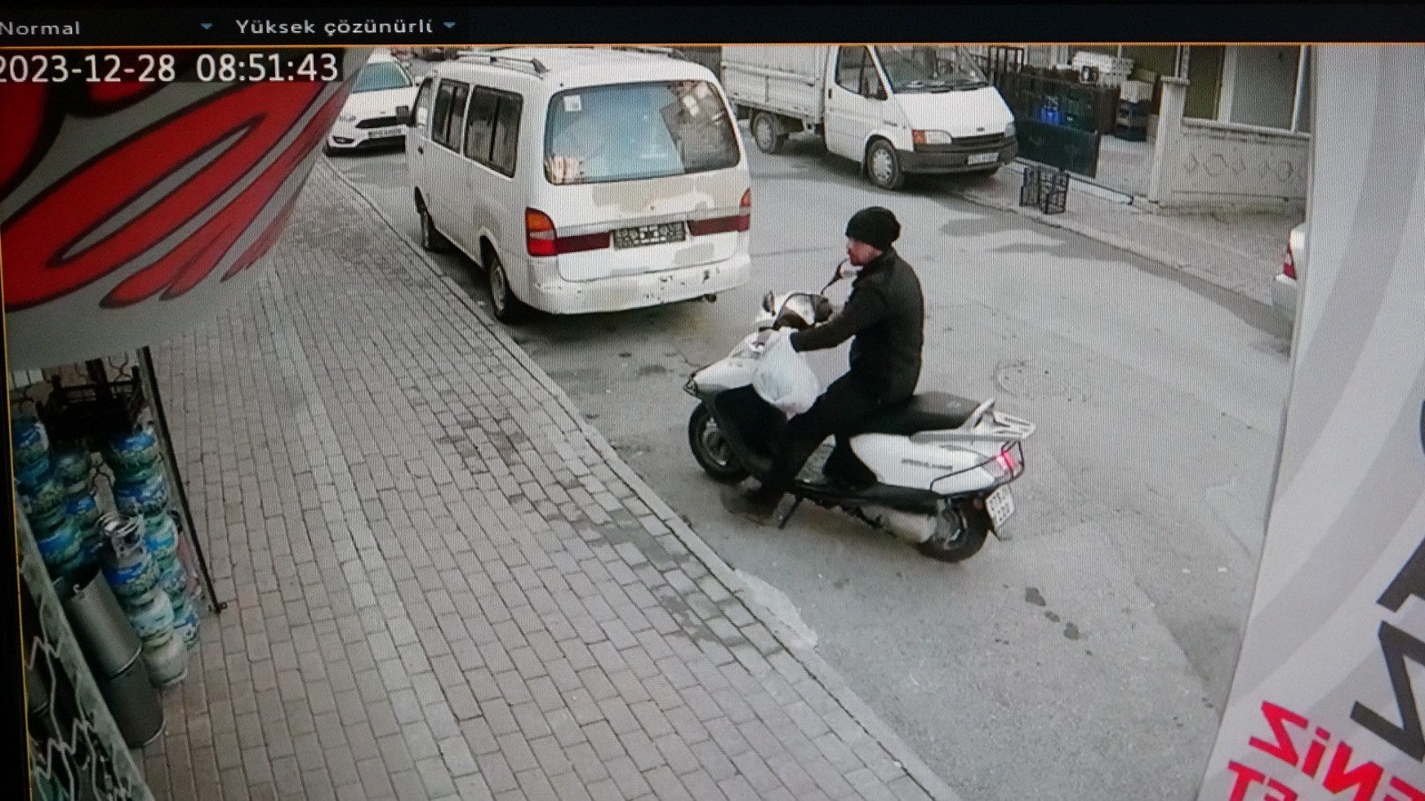 Antalya’da anahtarı üzerinde bırakılan motosiklet çalındı