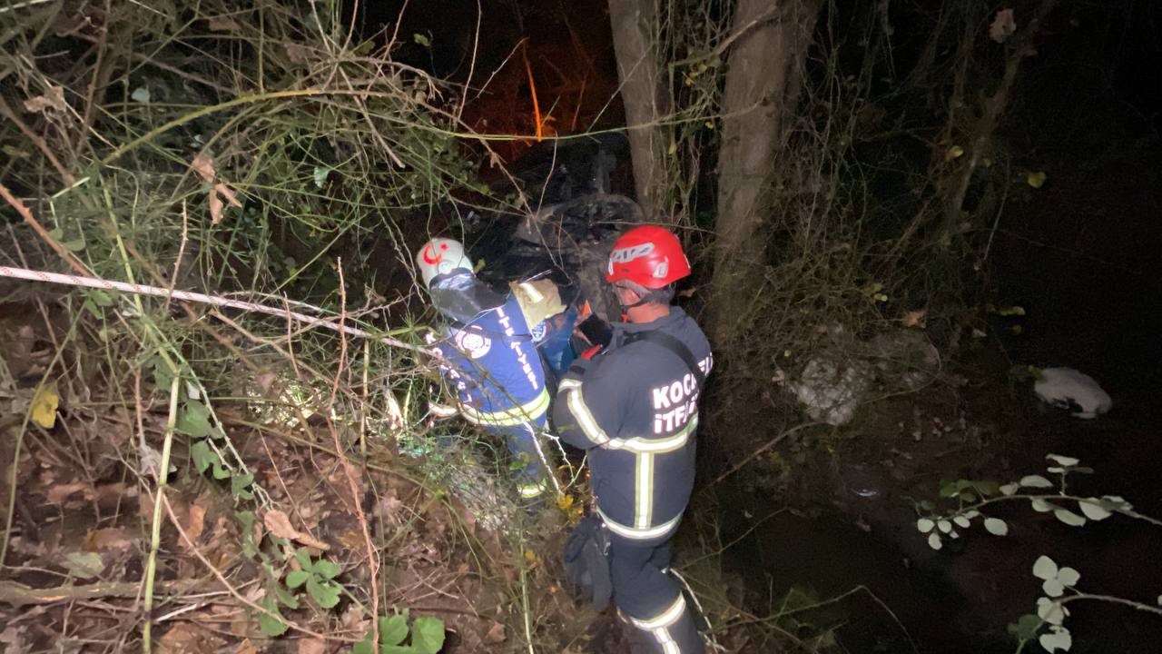 Kocaeli haber - Başiskele'de otomobil 35 metrelik uçurumdan uçtu: 1 yaralı! - Resim : 3