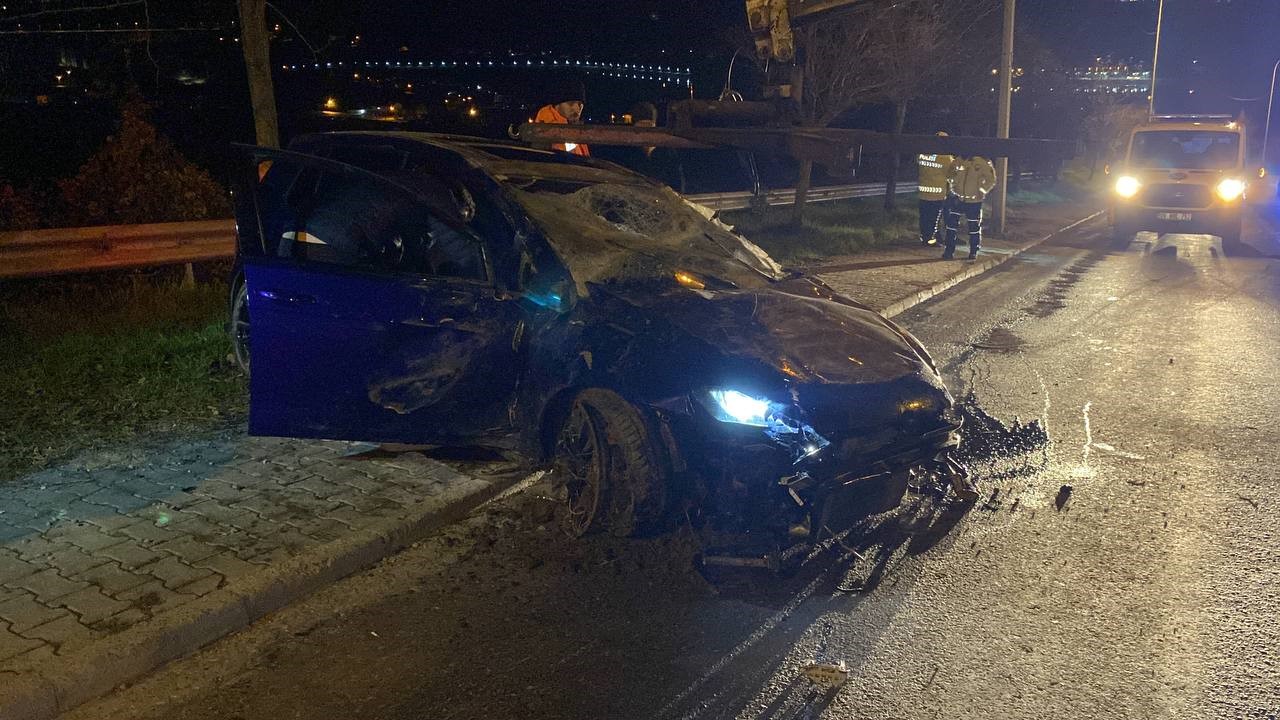 İzmit'te oldu! Araç 50 metre sürüklendi: 3 kişi yaralandı - Resim : 2