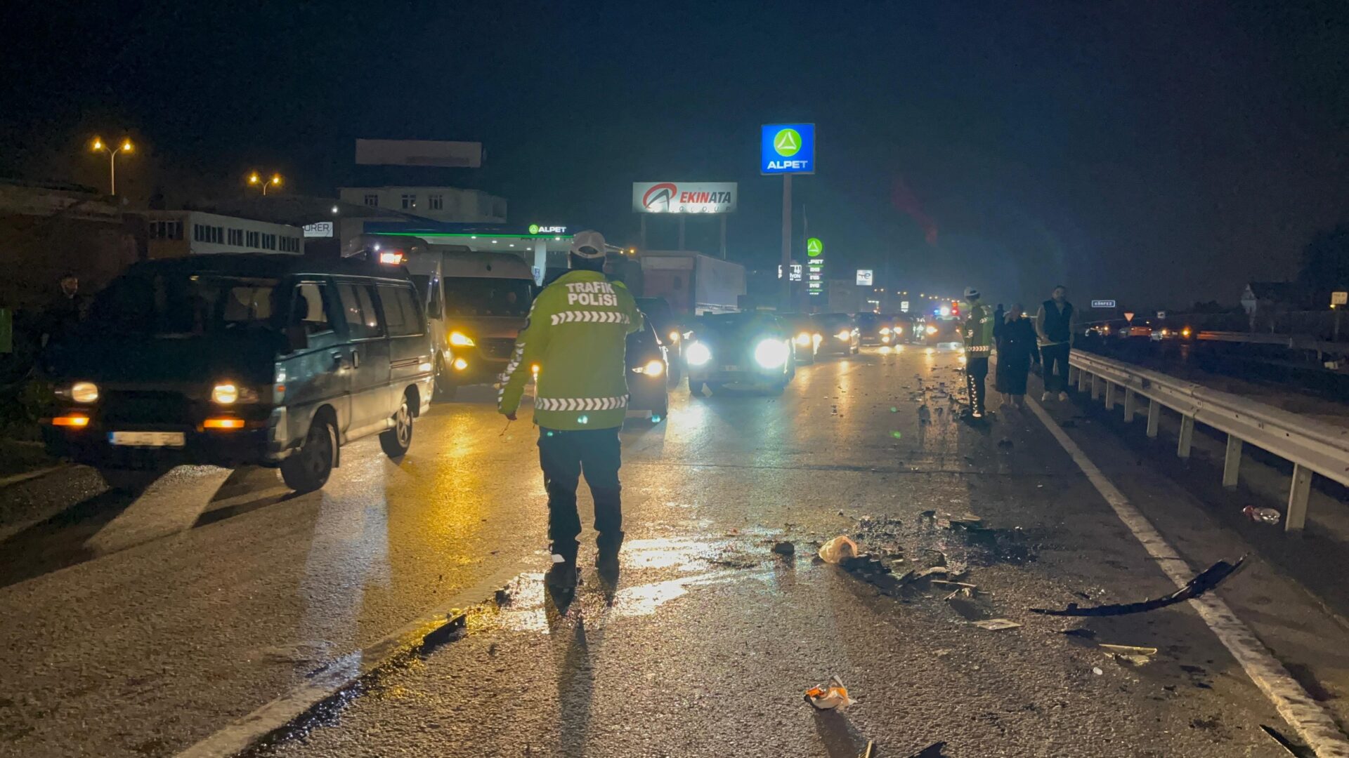 Kocaeli haber - Takla atan araç pert oldu: 7 kişi yaralandı - Resim : 4