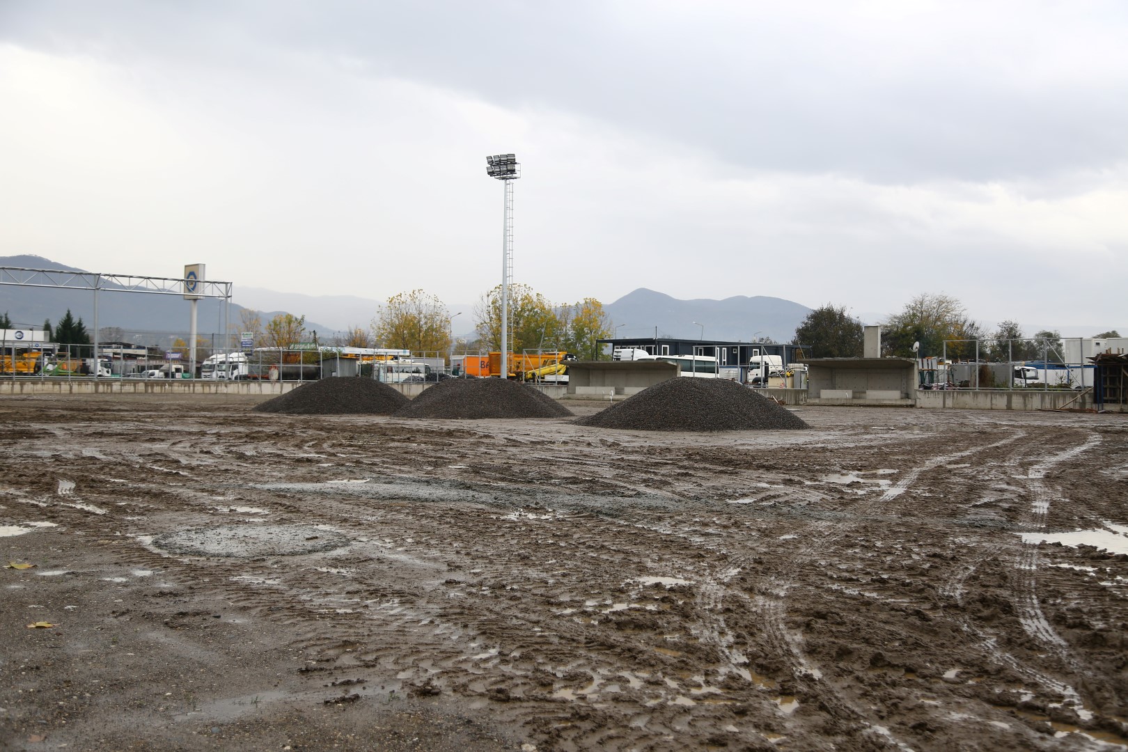 Başiskele Yakup Altun Stadı yenileniyor - Resim : 2