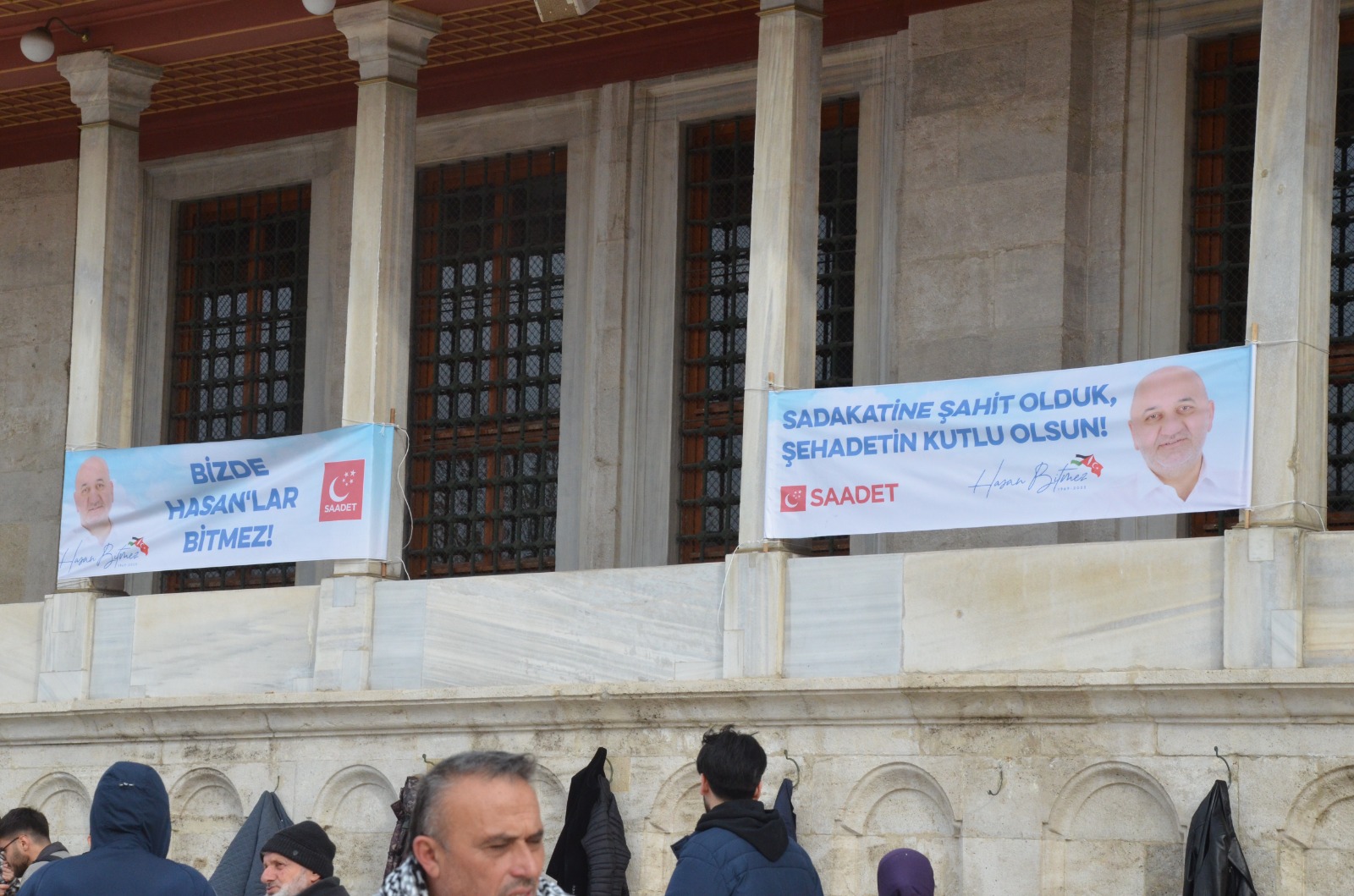 Bitmez’in cenazesinde dikkat çeken pankartlar! - Resim : 2