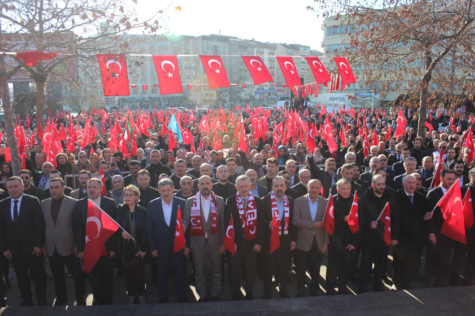 Binlerce kişi Türk Bayrakları ile yürüdü... Kocaeli teröre karşı tek yürek! - Resim : 2