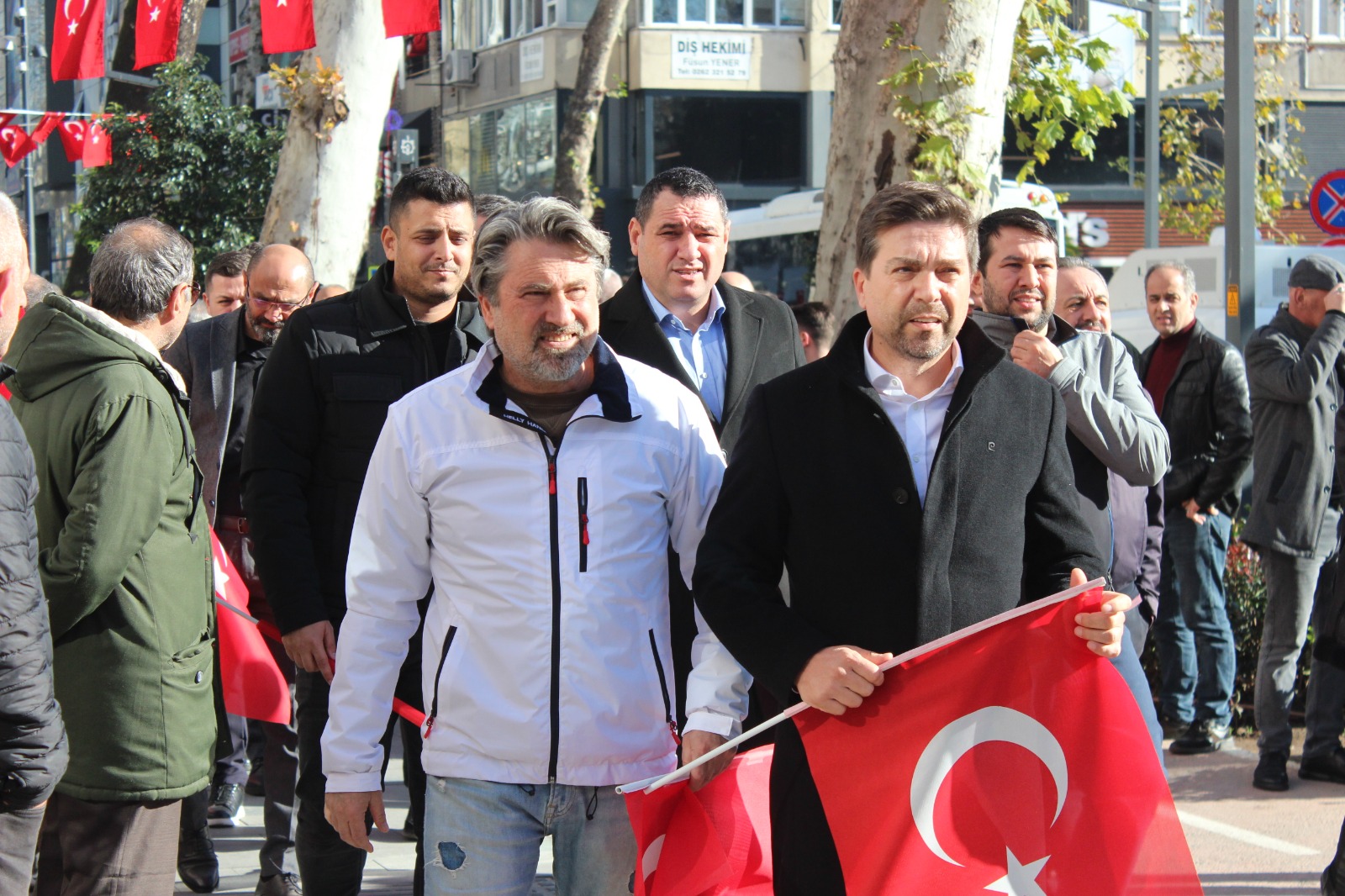 Binlerce kişi Türk Bayrakları ile yürüdü... Kocaeli teröre karşı tek yürek! - Resim : 5