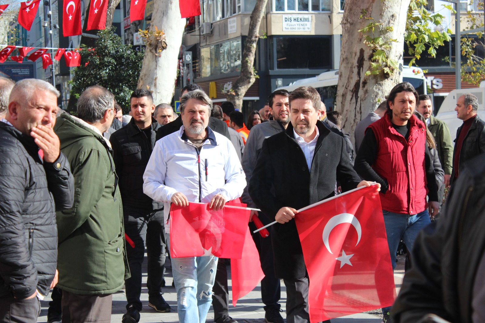 Binlerce kişi Türk Bayrakları ile yürüdü... Kocaeli teröre karşı tek yürek! - Resim : 4