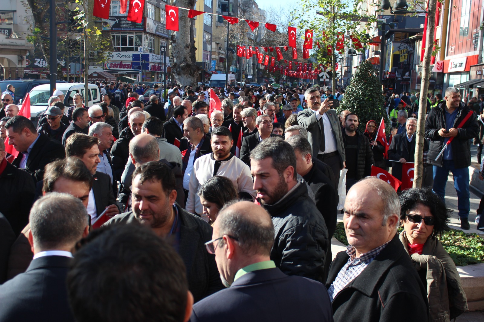 Binlerce kişi Türk Bayrakları ile yürüdü... Kocaeli teröre karşı tek yürek! - Resim : 7