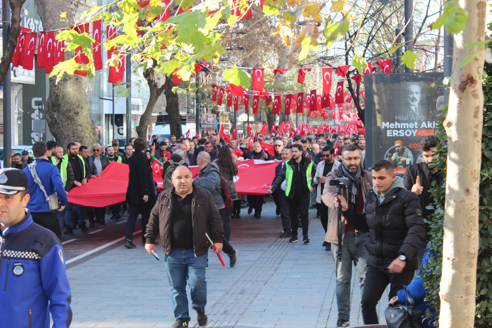 Binlerce kişi Türk Bayrakları ile yürüdü... Kocaeli teröre karşı tek yürek! - Resim : 9