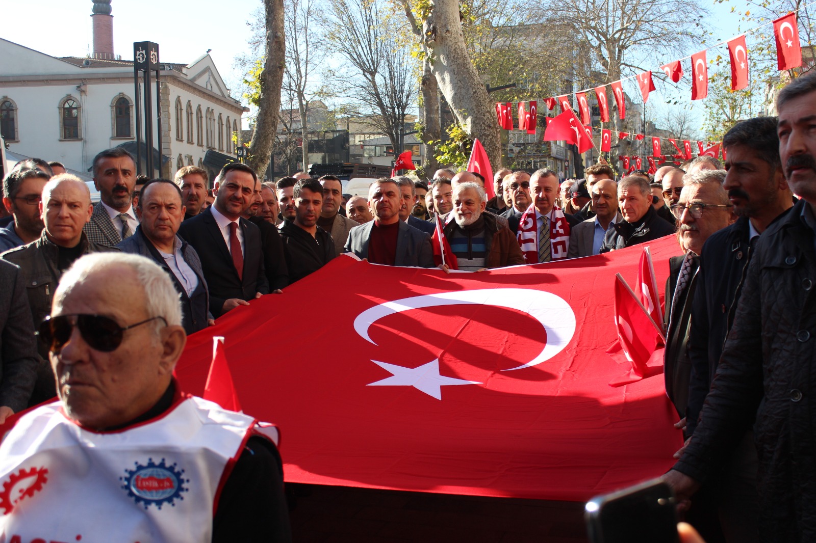 Binlerce kişi Türk Bayrakları ile yürüdü... Kocaeli teröre karşı tek yürek! - Resim : 8