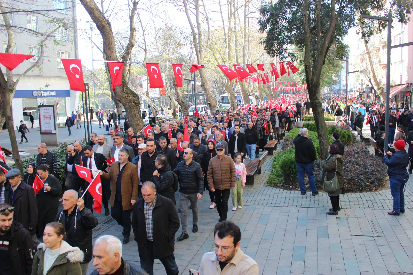 Binlerce kişi Türk Bayrakları ile yürüdü... Kocaeli teröre karşı tek yürek! - Resim : 11