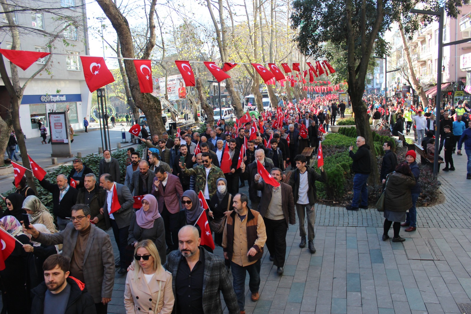 Binlerce kişi Türk Bayrakları ile yürüdü... Kocaeli teröre karşı tek yürek! - Resim : 12