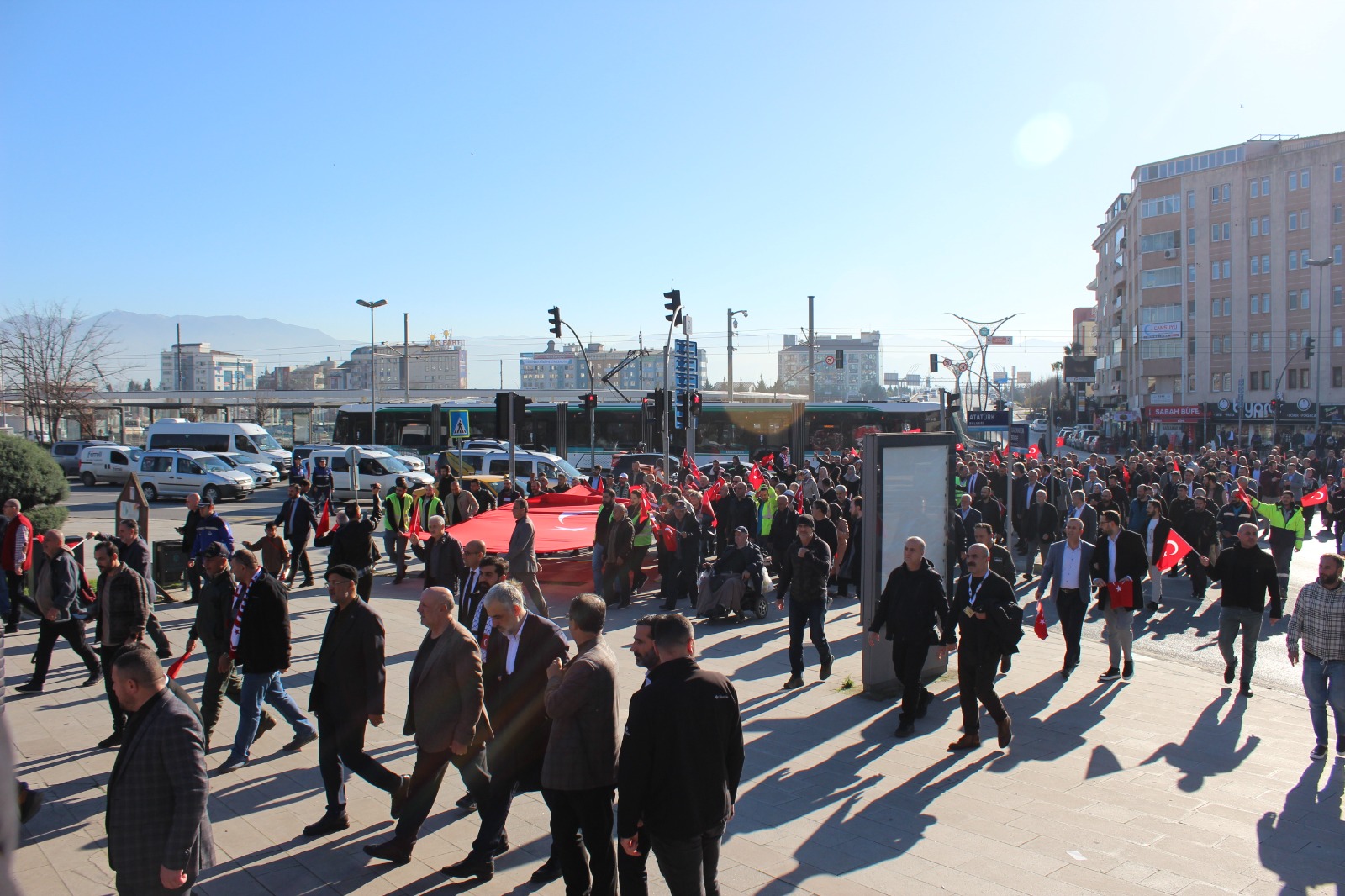 Binlerce kişi Türk Bayrakları ile yürüdü... Kocaeli teröre karşı tek yürek! - Resim : 15