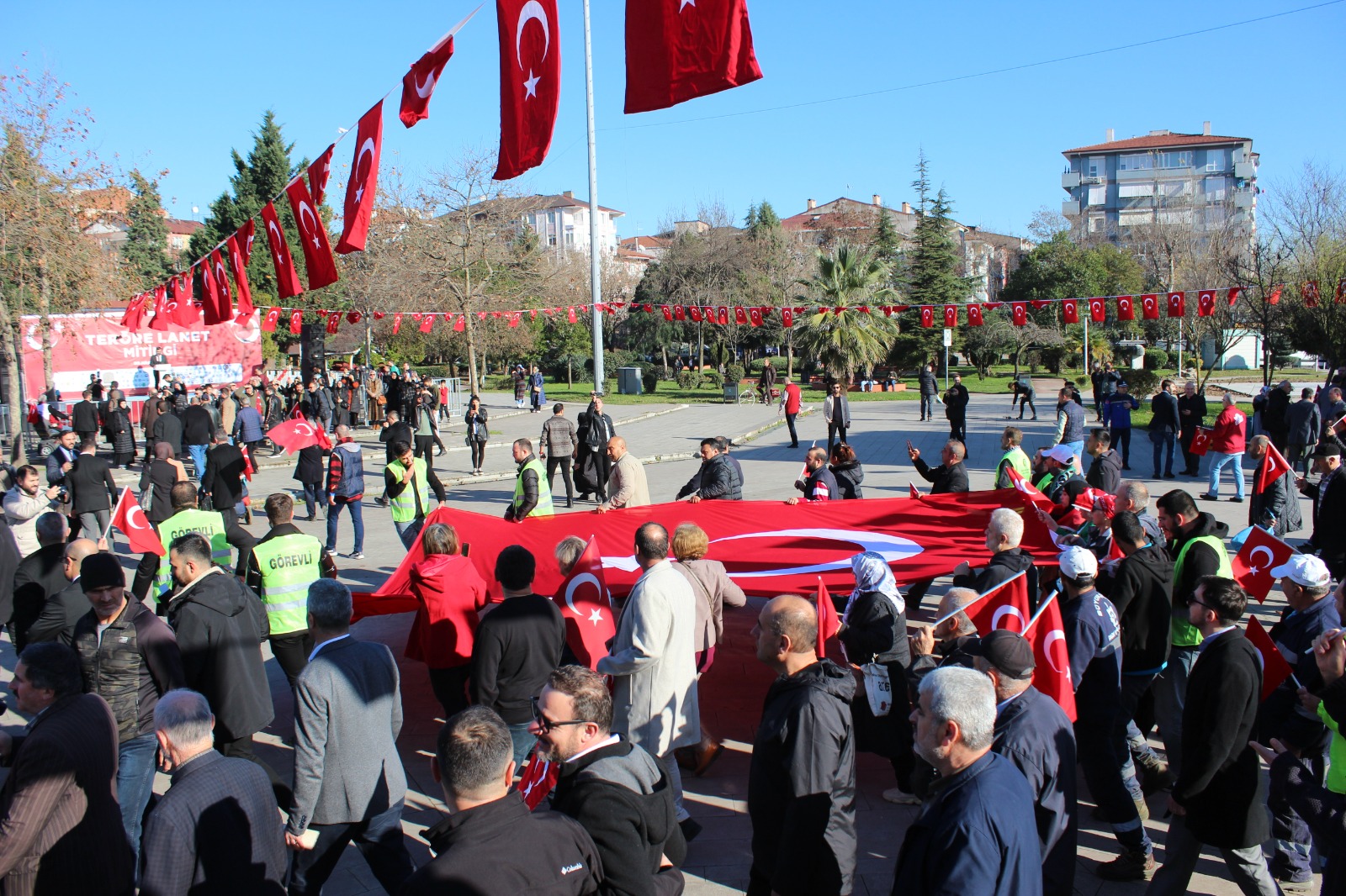 Binlerce kişi Türk Bayrakları ile yürüdü... Kocaeli teröre karşı tek yürek! - Resim : 16