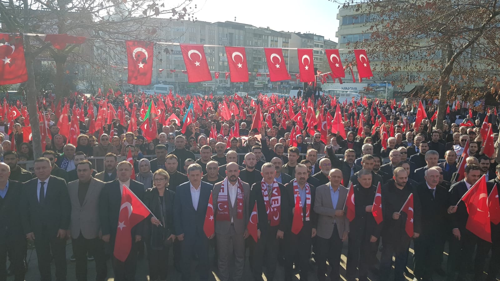 Binlerce kişi Türk Bayrakları ile yürüdü... Kocaeli teröre karşı tek yürek! - Resim : 22