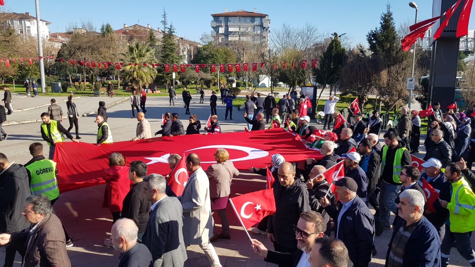 Binlerce kişi Türk Bayrakları ile yürüdü... Kocaeli teröre karşı tek yürek! - Resim : 25