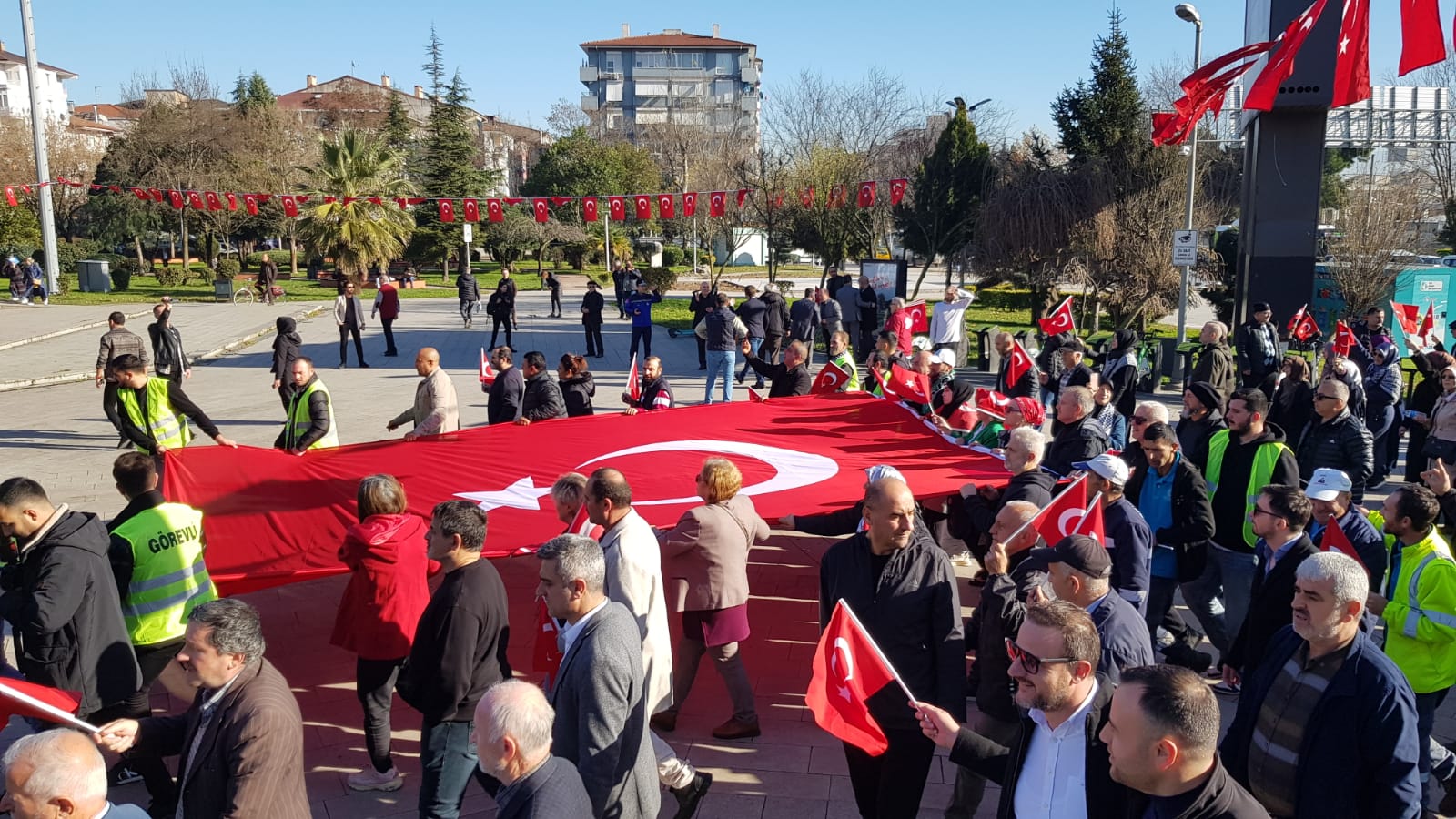 Binlerce kişi Türk Bayrakları ile yürüdü... Kocaeli teröre karşı tek yürek! - Resim : 24