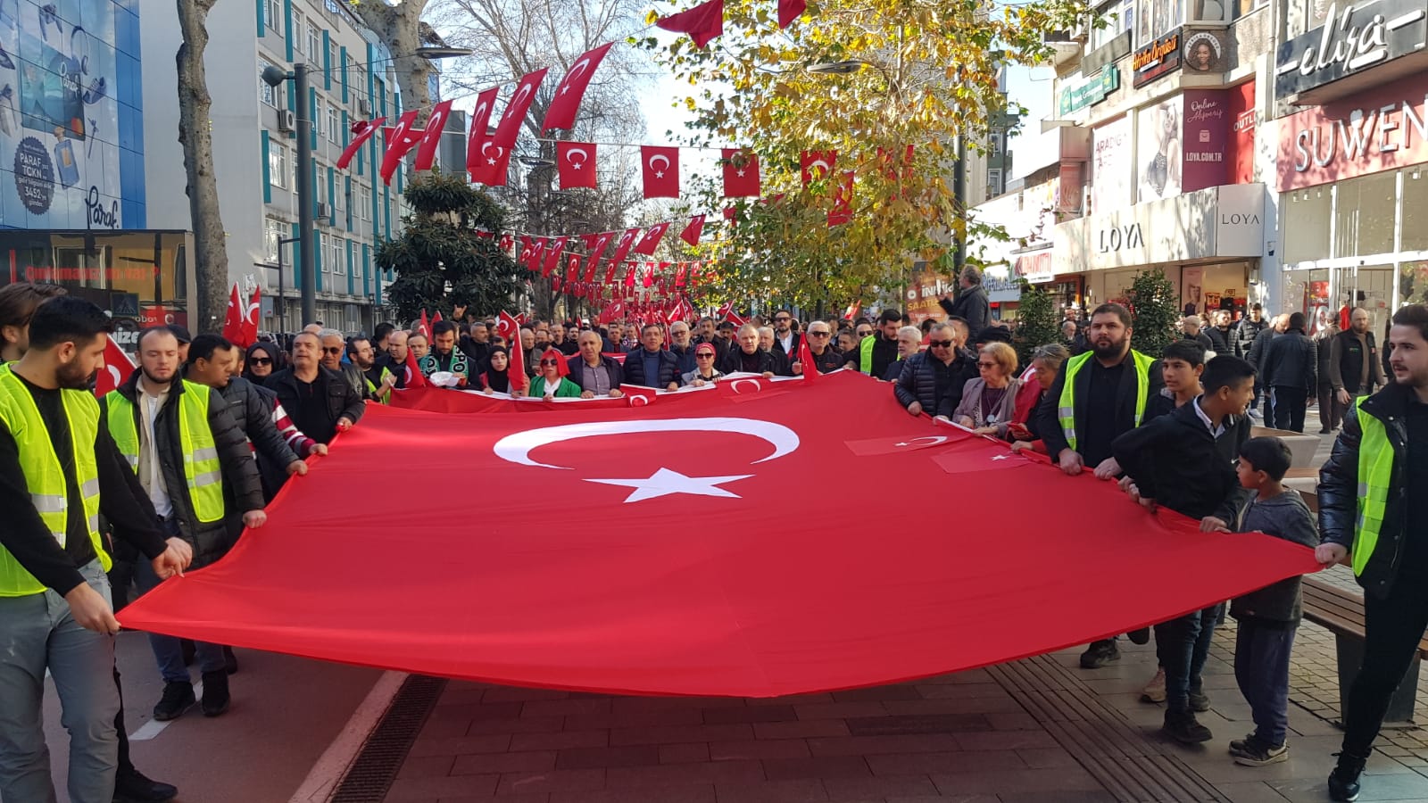 Binlerce kişi Türk Bayrakları ile yürüdü... Kocaeli teröre karşı tek yürek! - Resim : 19