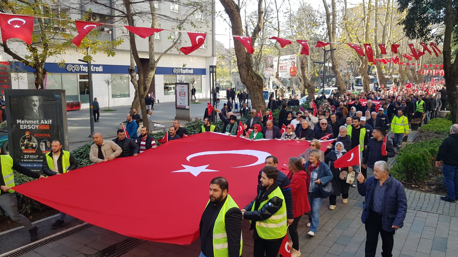 Binlerce kişi Türk Bayrakları ile yürüdü... Kocaeli teröre karşı tek yürek! - Resim : 27