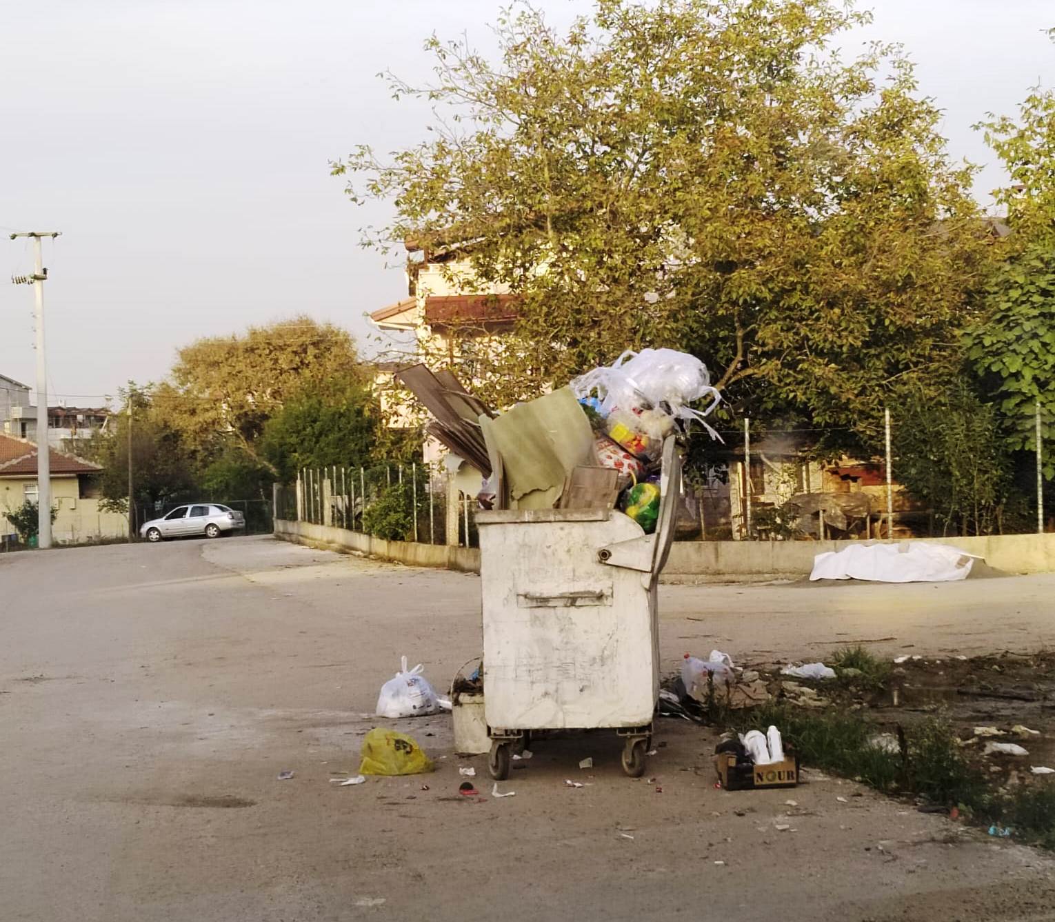 Kartepe'de çöp konteynerlerini yaktılar! - Resim : 1