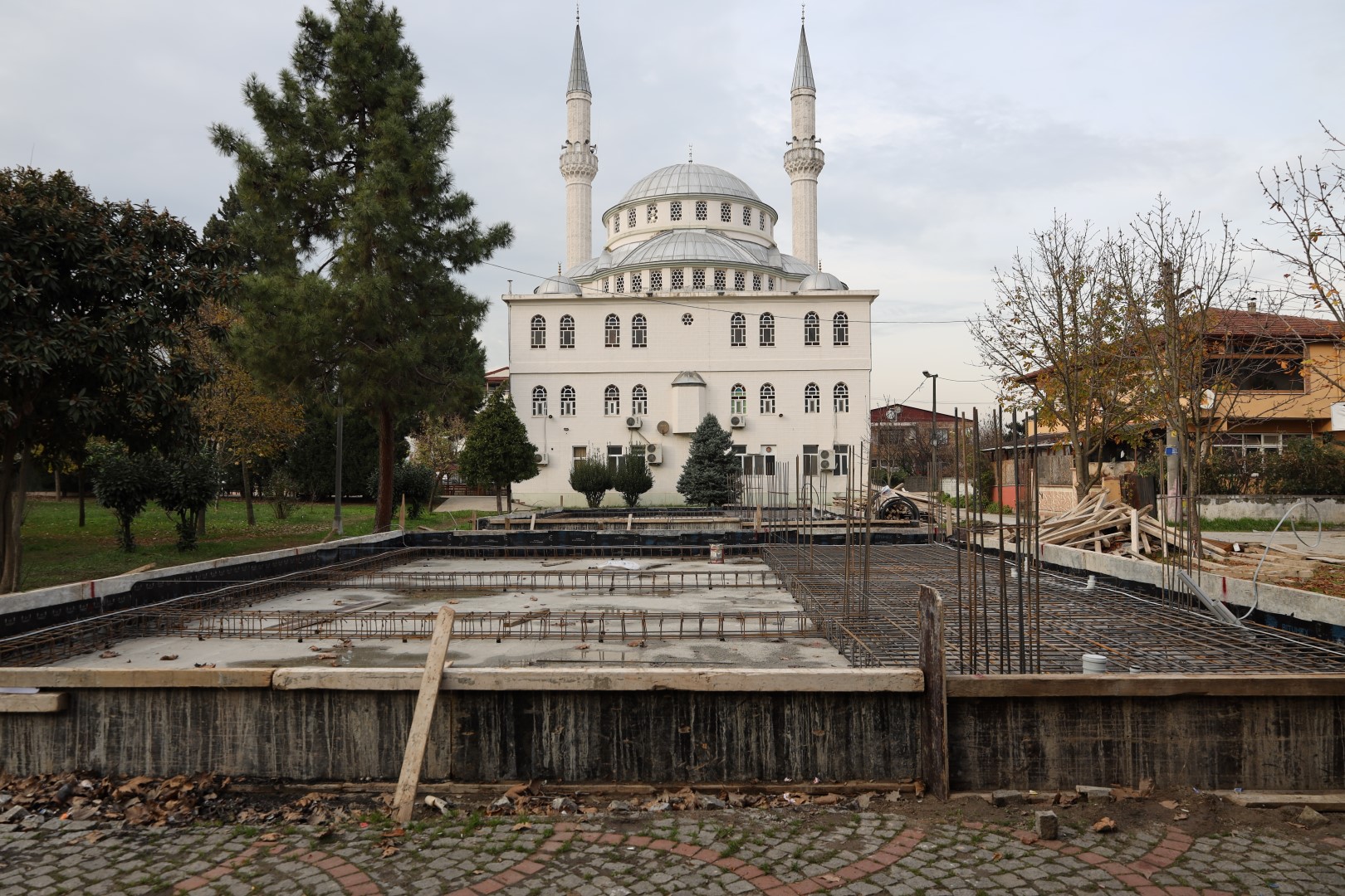 Köseköy’de meydan düzenlemesi başladı - Resim : 1