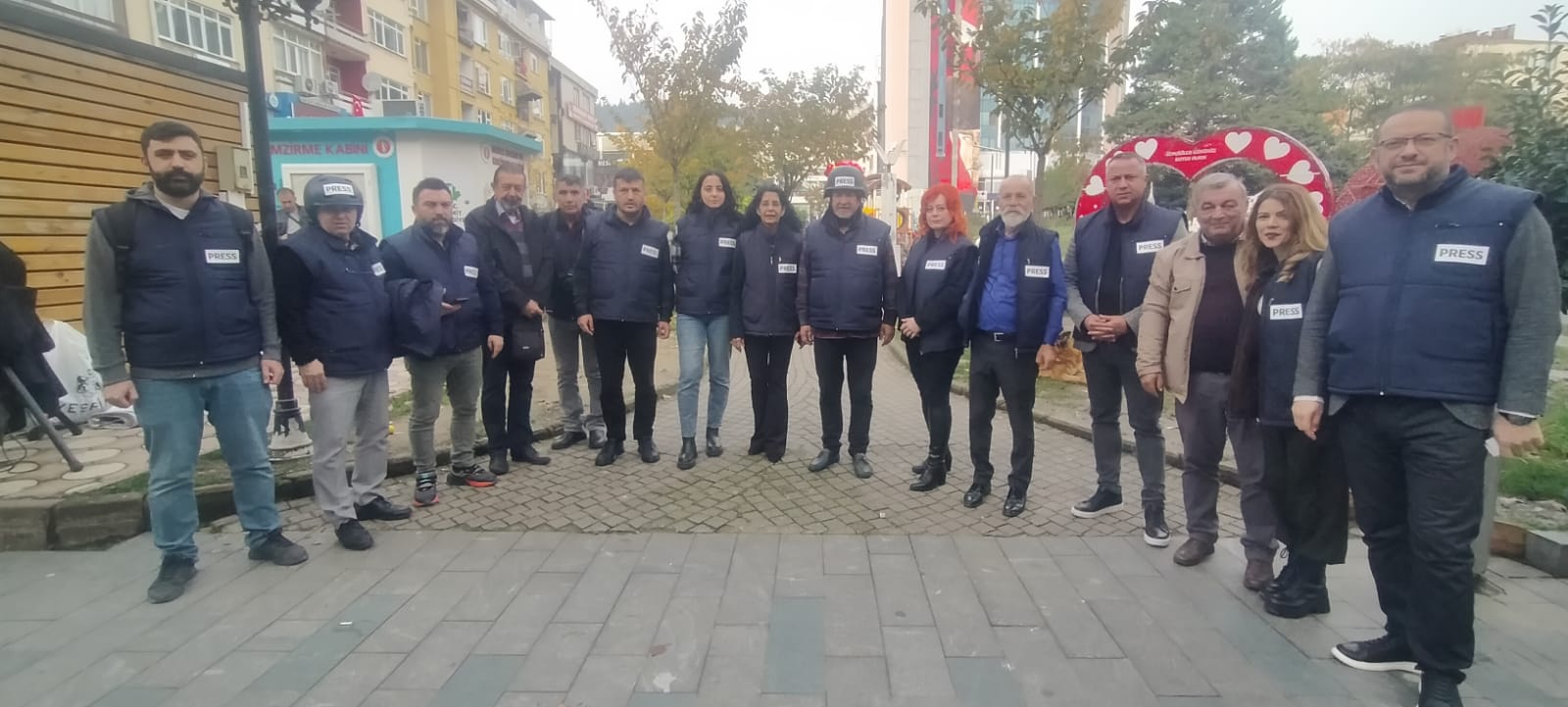 Kocaeli'de gazetecilerden İsrail'e protesto: "İsrail gazetecileri öldürerek gerçekleri susturamaz" - Resim : 2