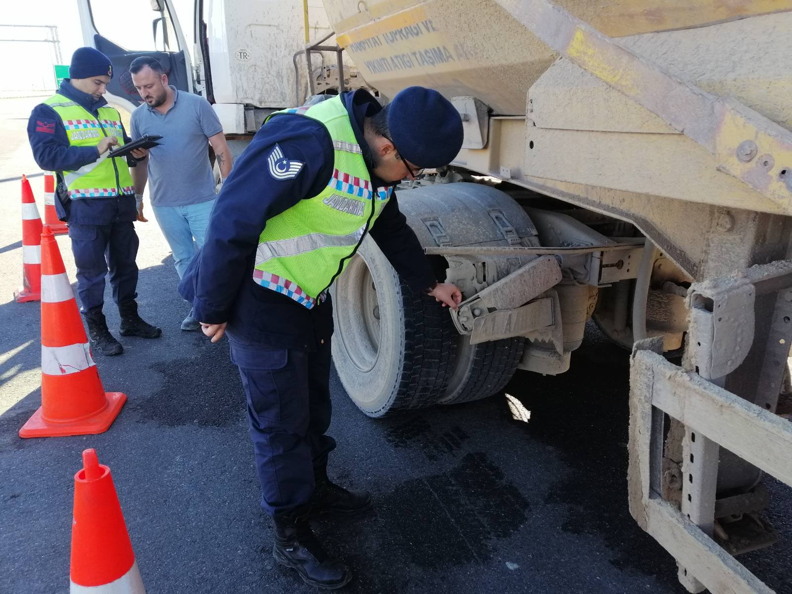 154 trafik kazasında 1 ölü 90 yaralı - Resim : 3