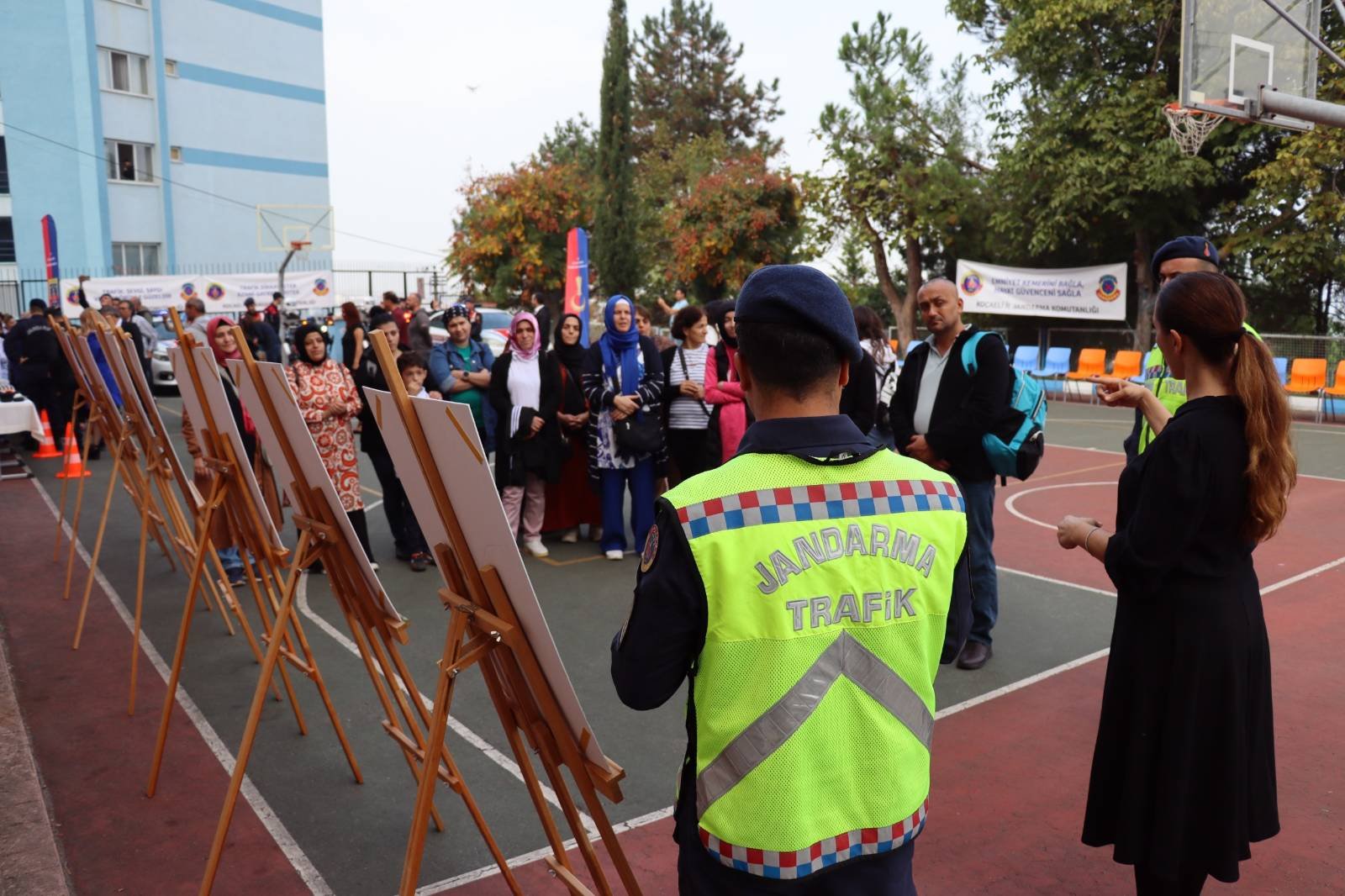 154 trafik kazasında 1 ölü 90 yaralı - Resim : 2