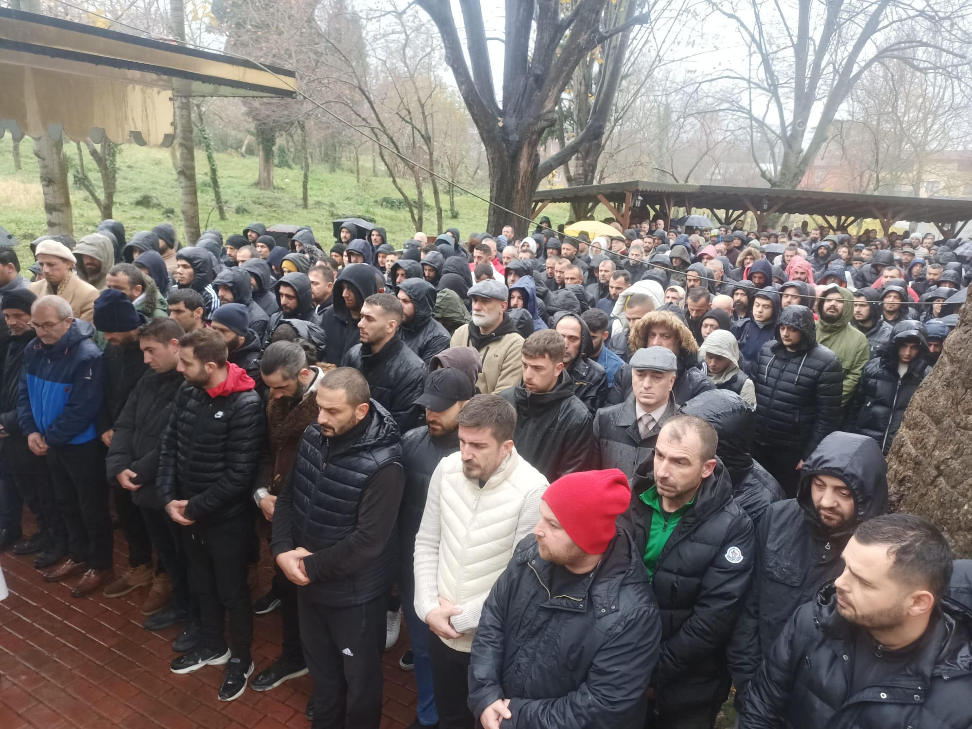 Halil Topçu gözyaşlarıyla son yolculuğuna uğurlandı - Resim : 5