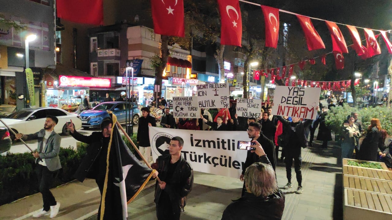 Kocaeli haber - İzmitli Türkçüler 12 şehit için yürüdü - Resim : 2