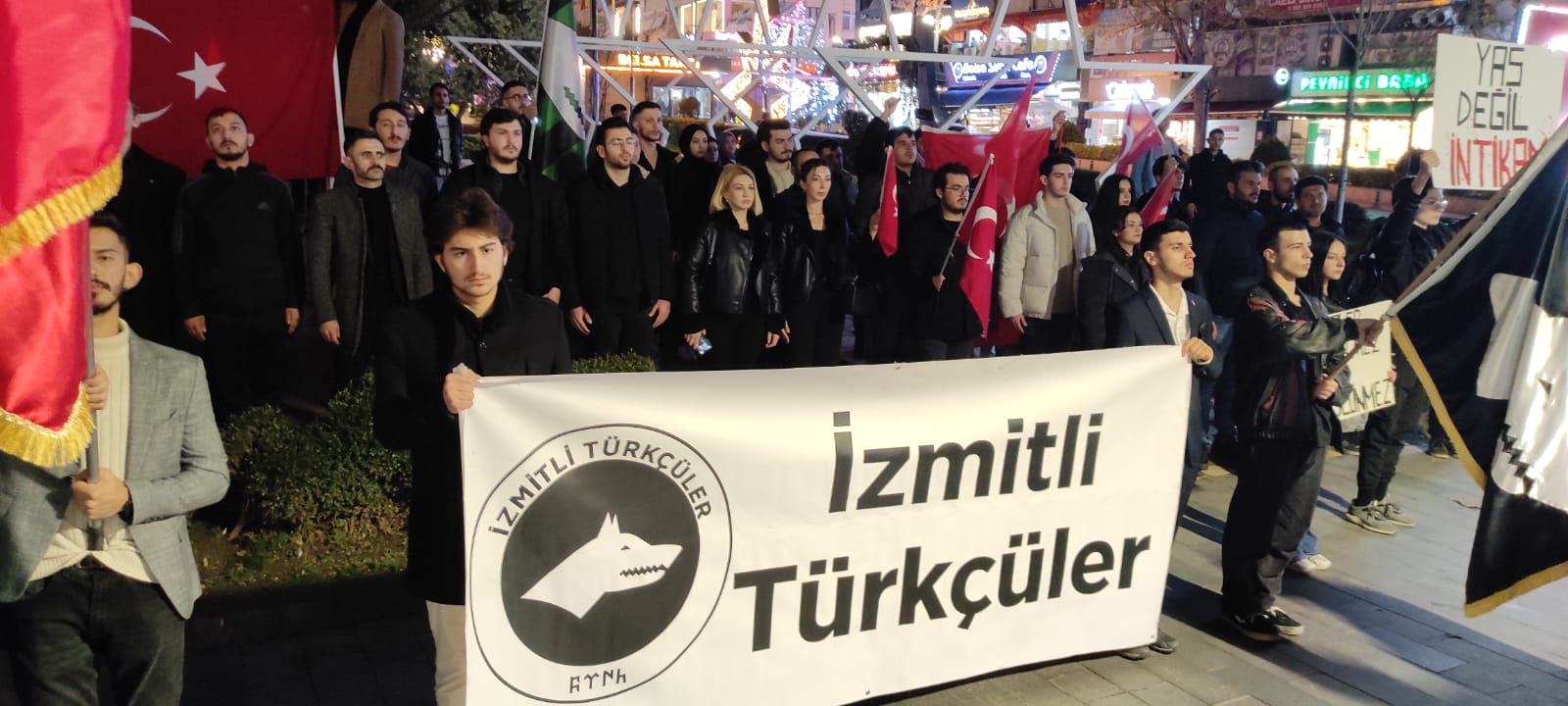 Kocaeli haber - İzmitli Türkçüler 12 şehit için yürüdü - Resim : 1