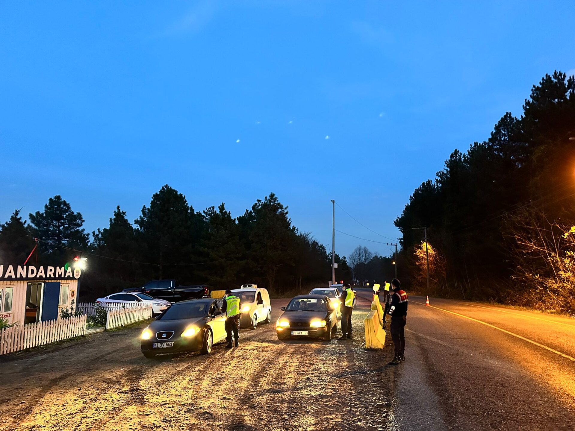 Kocaeli haber - Jandarma kuş uçurtmuyor: Bine yakın personel sahada - Resim : 4